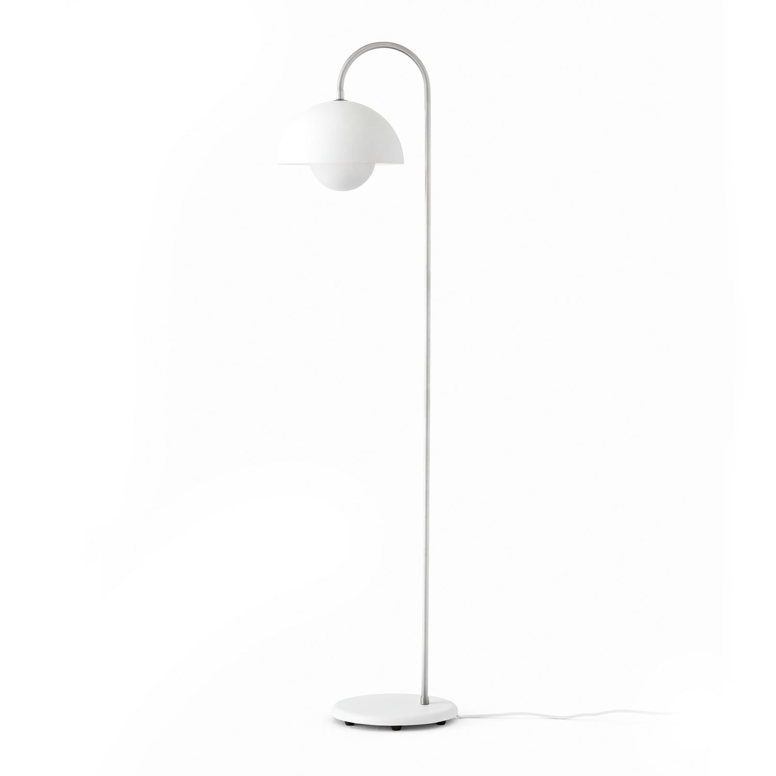 Flowerpot VP12 gulvlampe, matt hvit, høyde 122 cm – &TRADITION - Stue - Design - Metall - Med skjerm