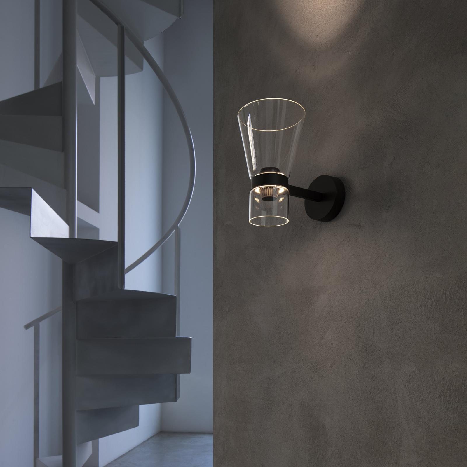 Flos LED-Wandleuchte Nocturne Cone, schwarz, Glas, dimmbar Flos LED-Wandleuchte Nocturne Cone, schwarz, Glas, dimmbar