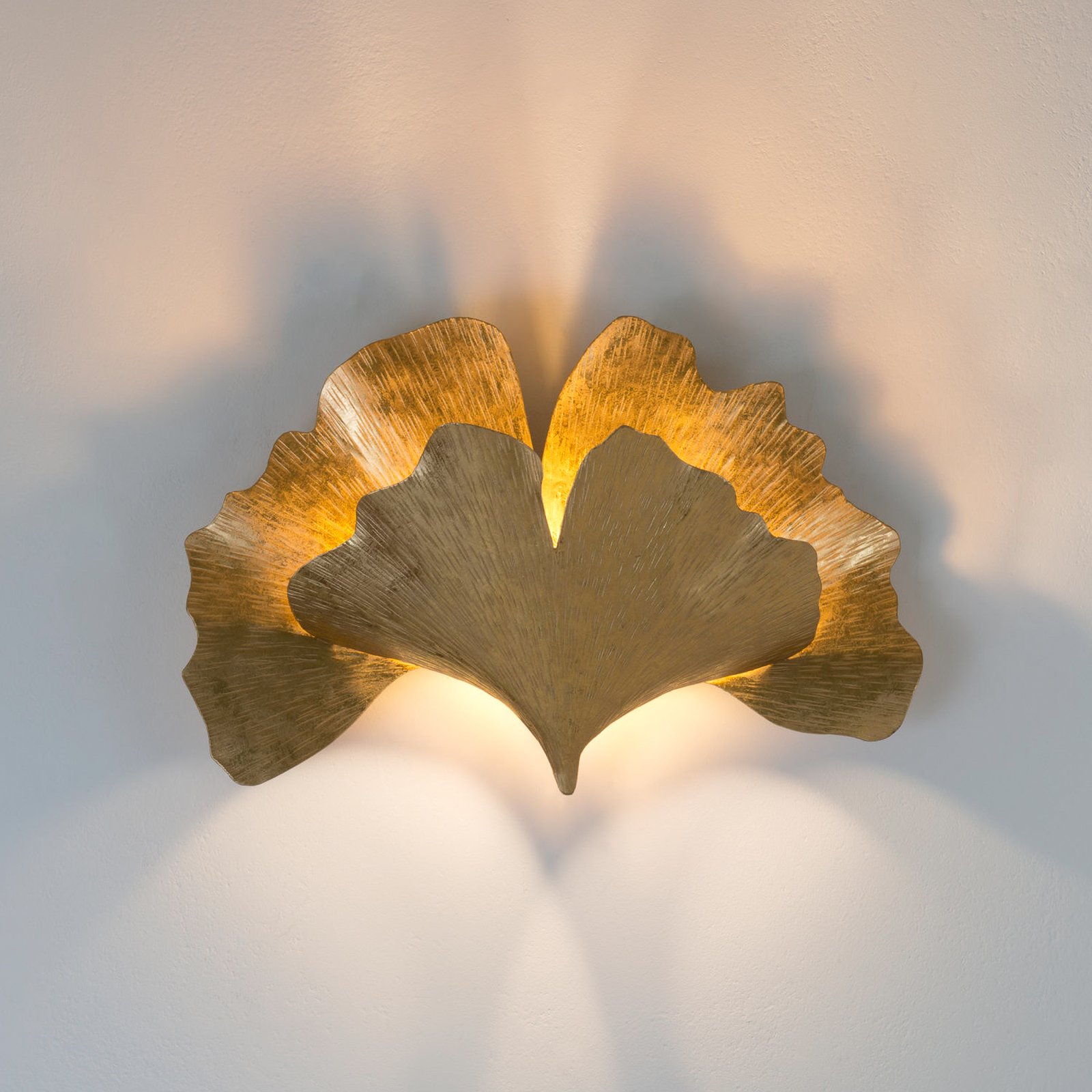 Stenska svetilka Gingko, zlate barve, širina 38 cm, železo