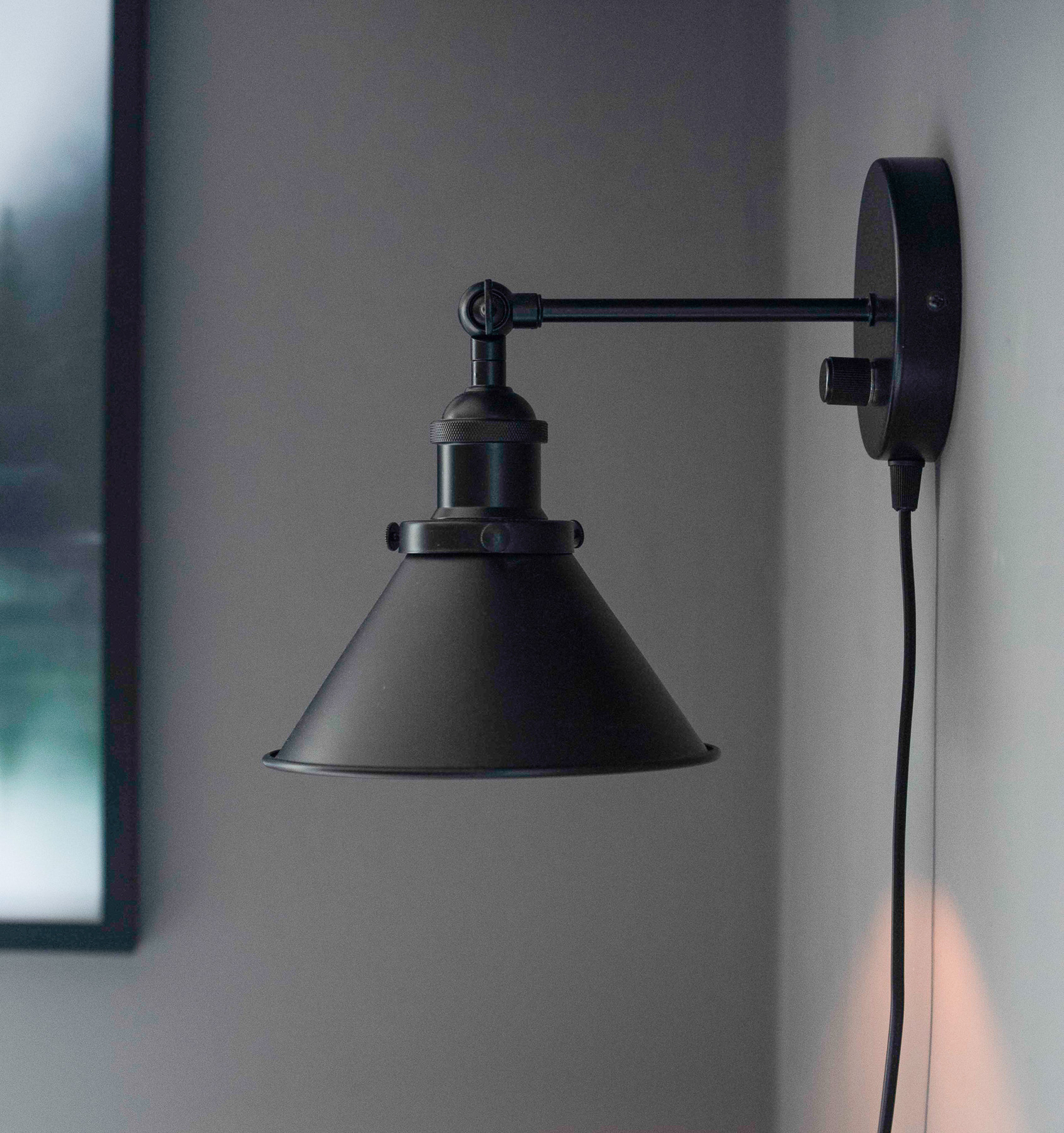 PR Home Anton wall lamp with a plug, black