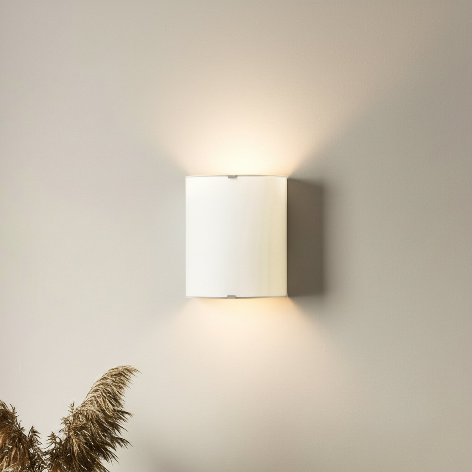 Lindby kinkiet Phil, biały, szkło, wysokość 21cm