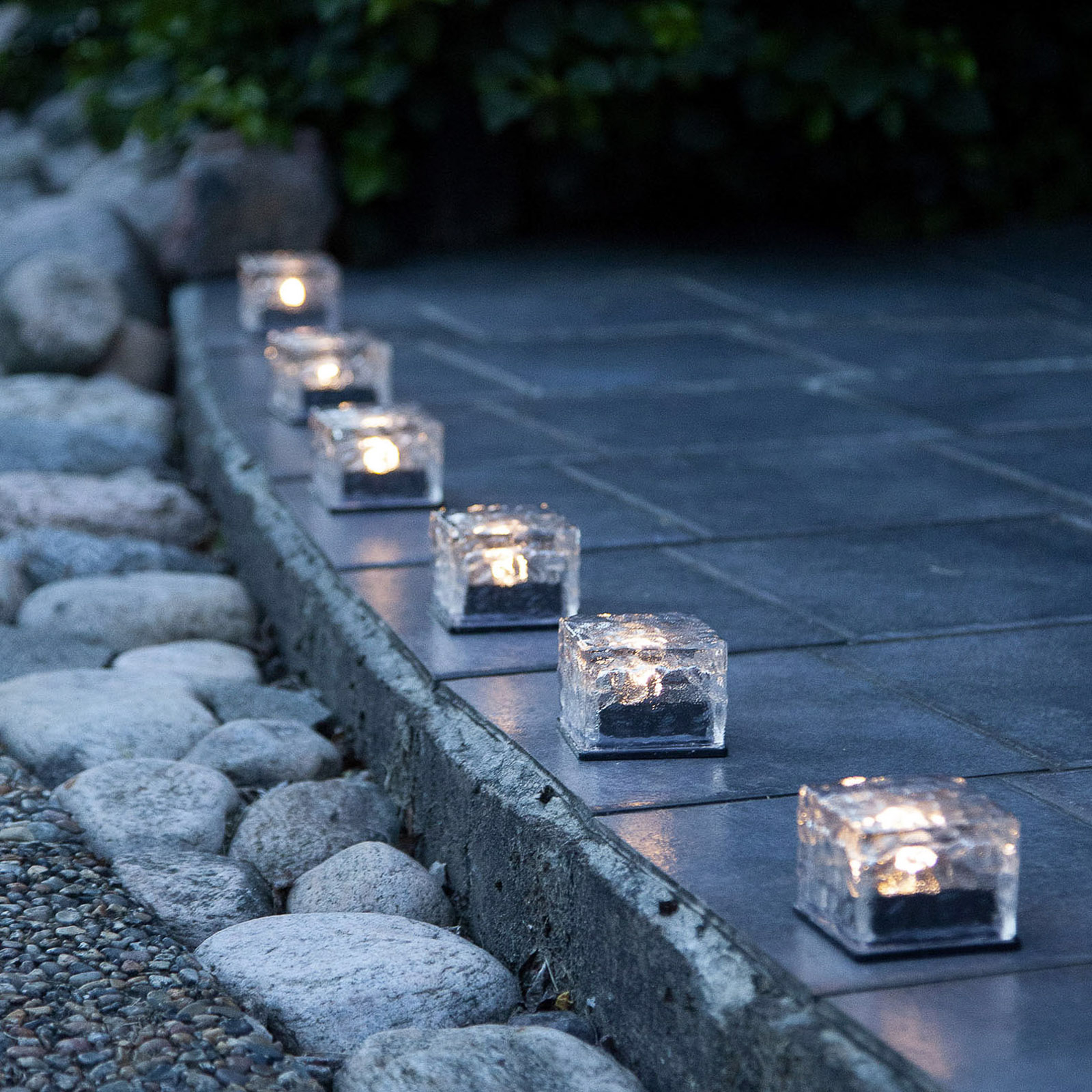 Best Season Icecube LED solar candle, set of 3, ice cube shape, glass, plastic, 0.03 W, energy efficiency: A+, L: 7 cm, W: 7 cm, H: 5.5 cm