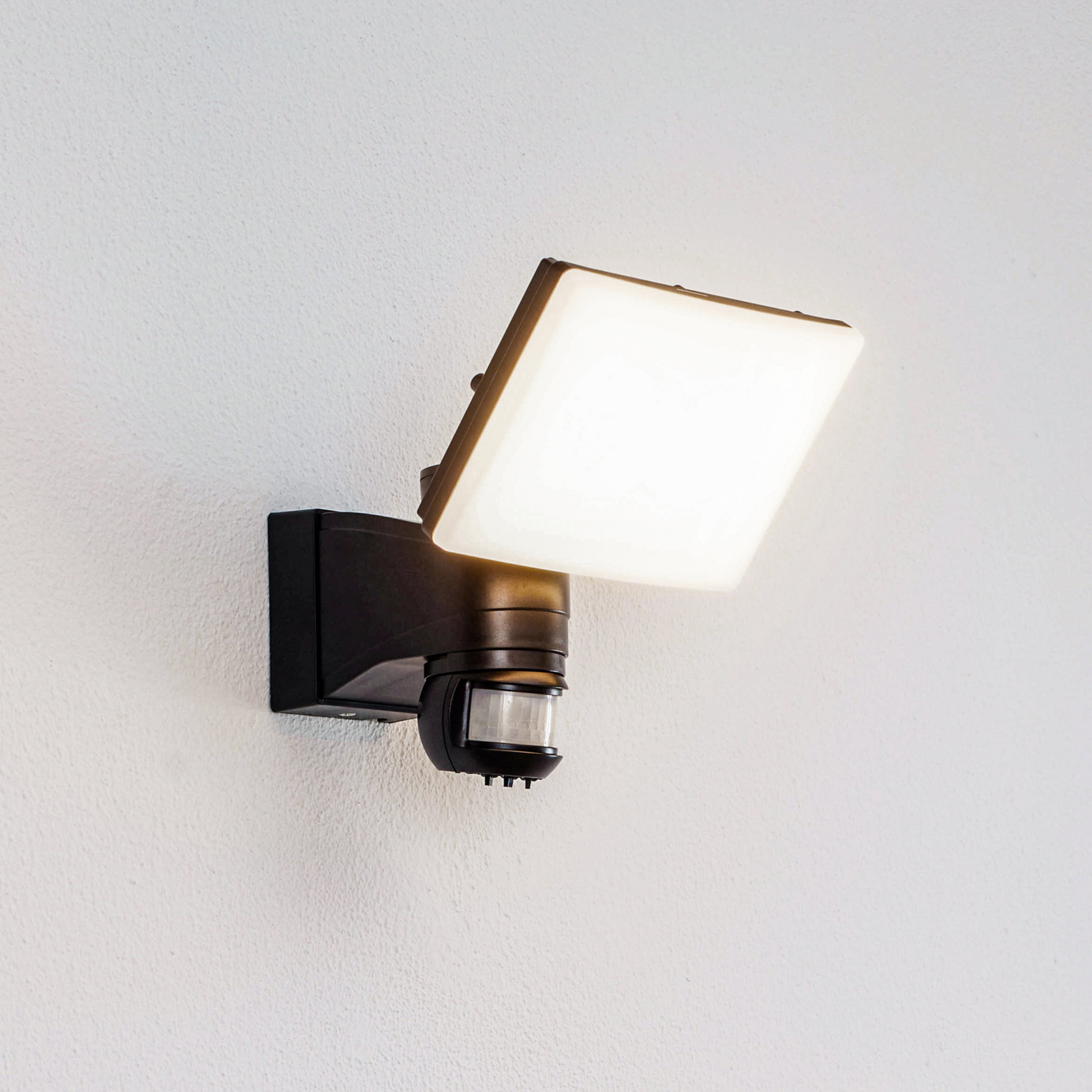 Prios LED-väggstrålkastare för utomhusbruk Avayah, rörelsevakt, IP44