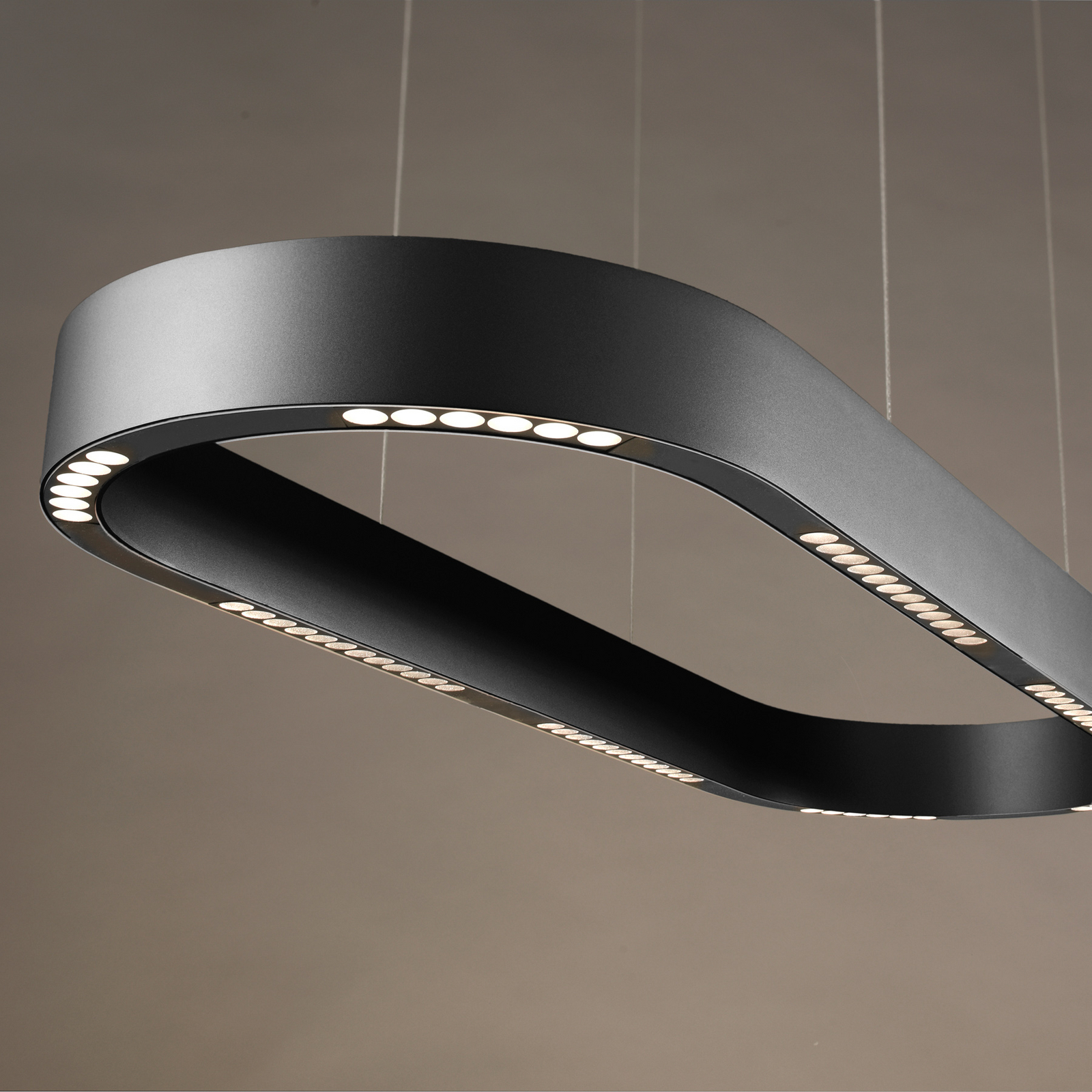 Lámpara colgante LED Paul Neuhaus Q-Stretto, negra,  86,8 cm