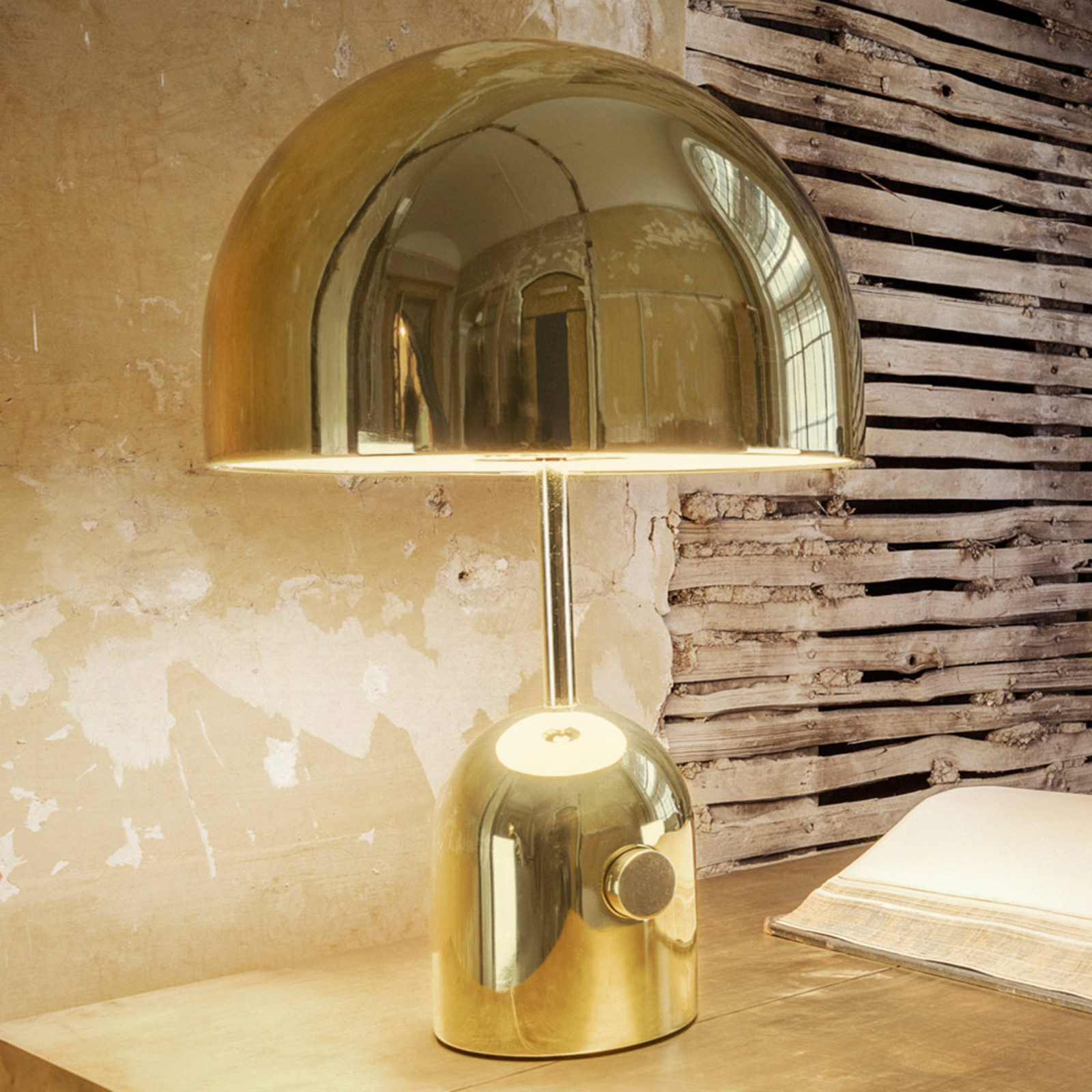 Tom Dixon Bell asztal - design lámpa sárgaréz