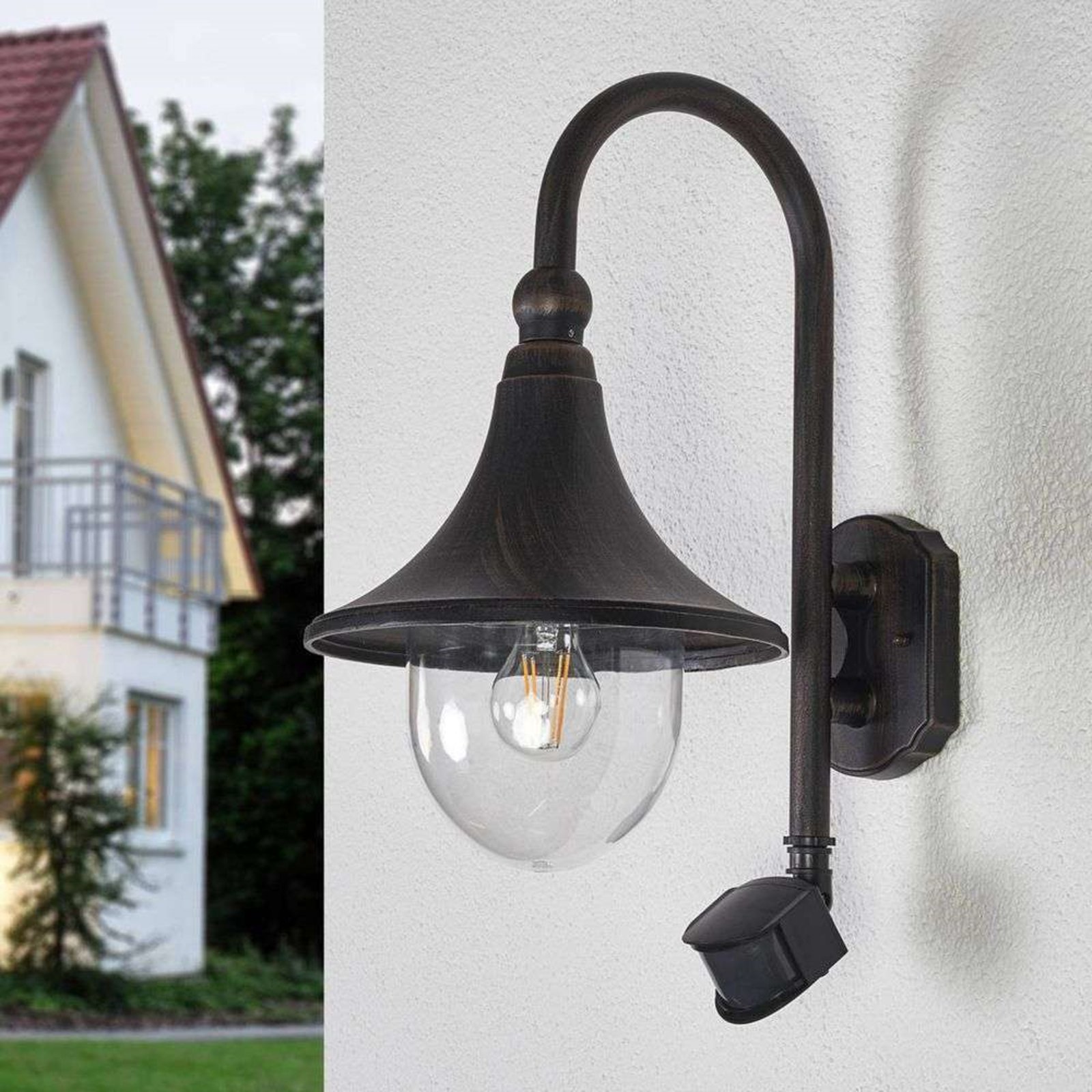 Daphne Utomhus Vägglampa w/Sensor Antique Black - Lindby