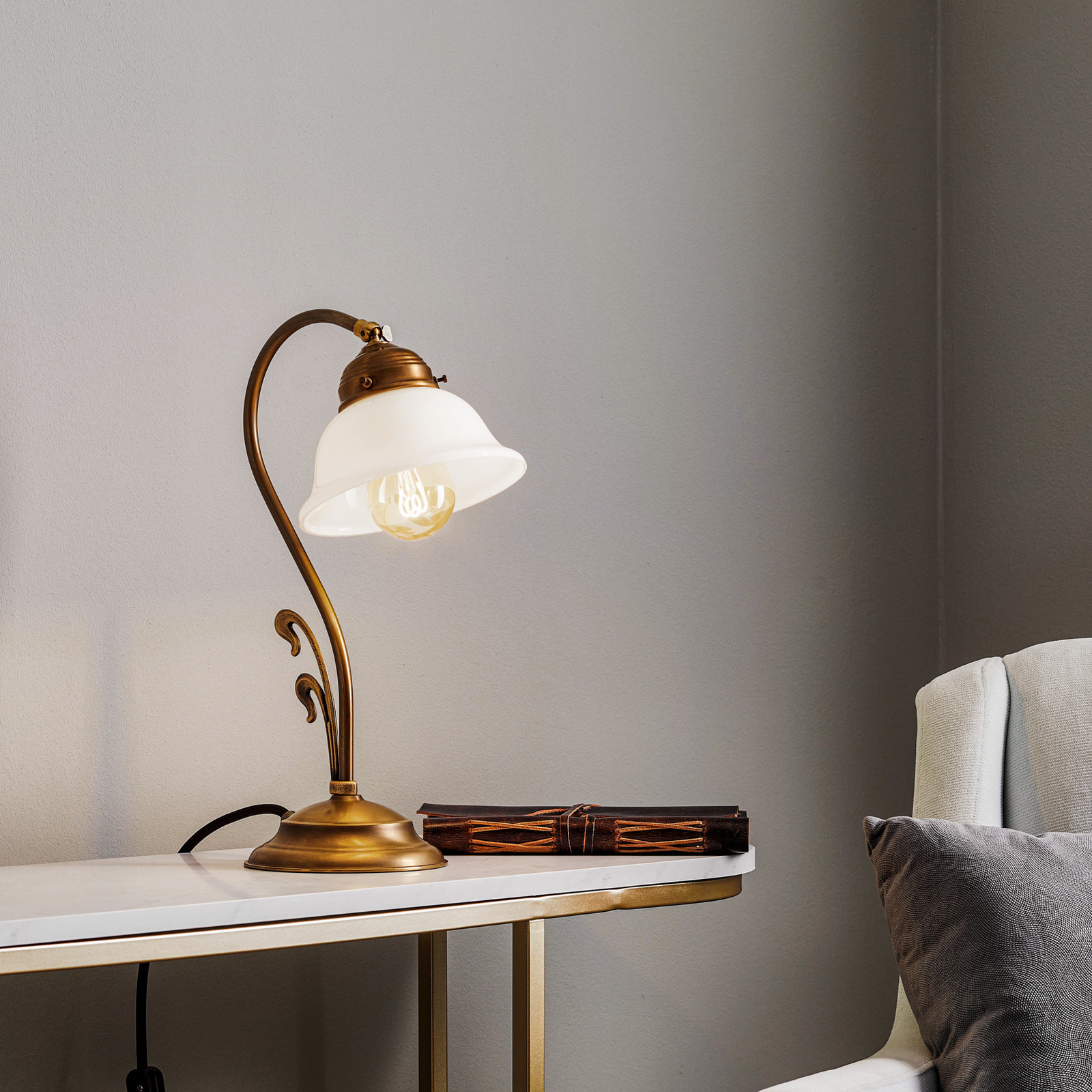 Hannelore curved table lamp