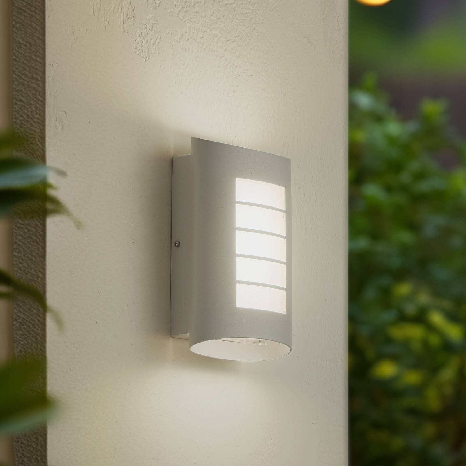 Lindby LED-Außenwandleuchte Ismael, weiß, Alu, Höhe 26,8 cm günstig online kaufen