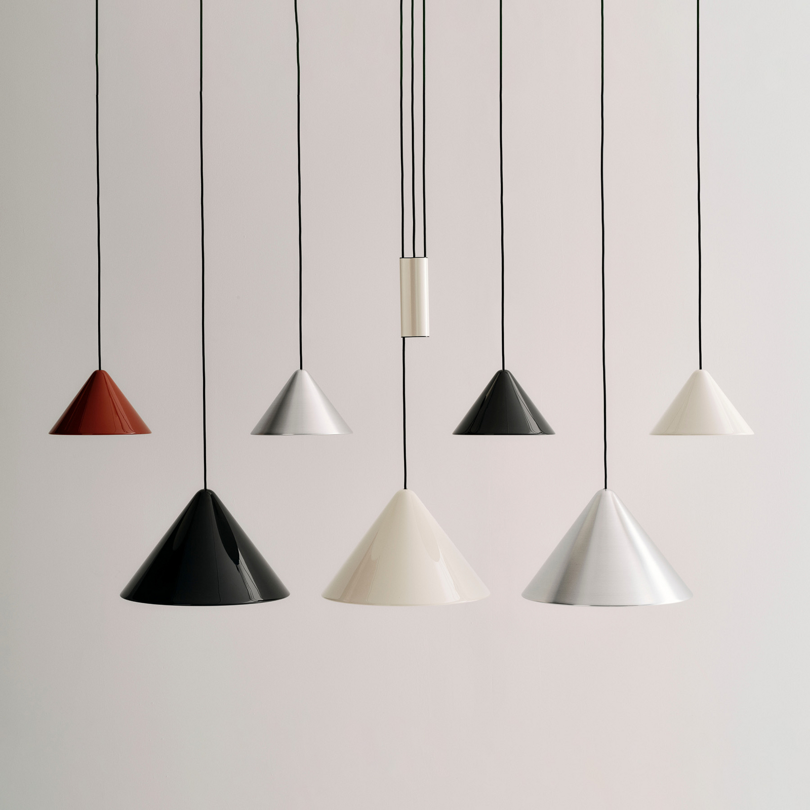 Závěsné světlo Compass, černé, Ø 26 cm, GX53 – HAY