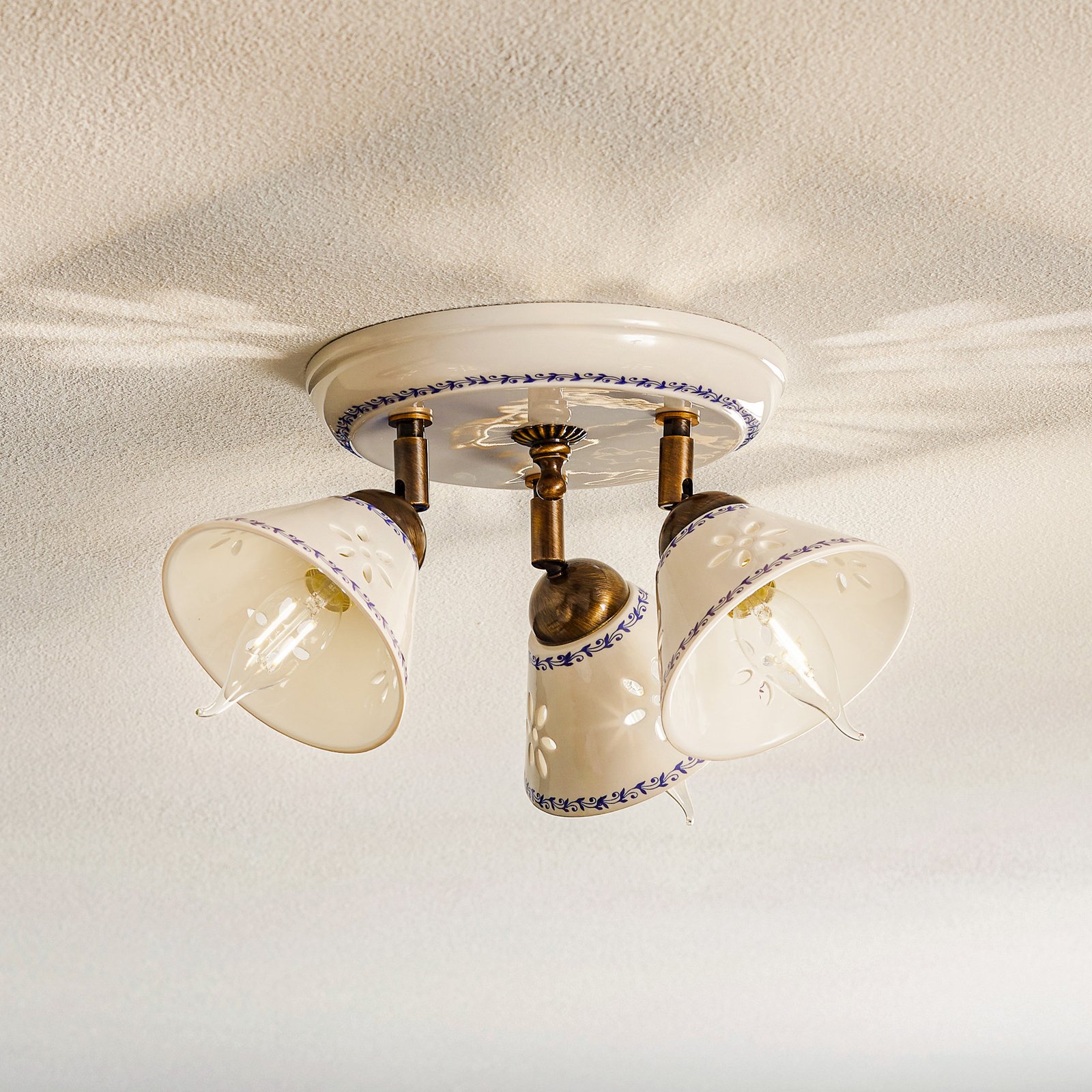 NONNA ceiling light, made of white ceramic, 3-bulb