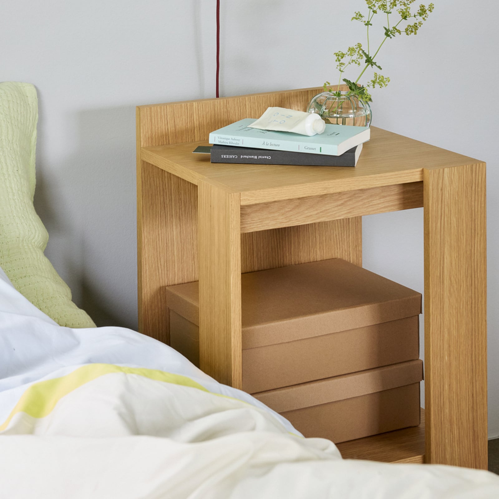 Comodino Merge in rovere chiaro, altezza 70 cm - Hübsch