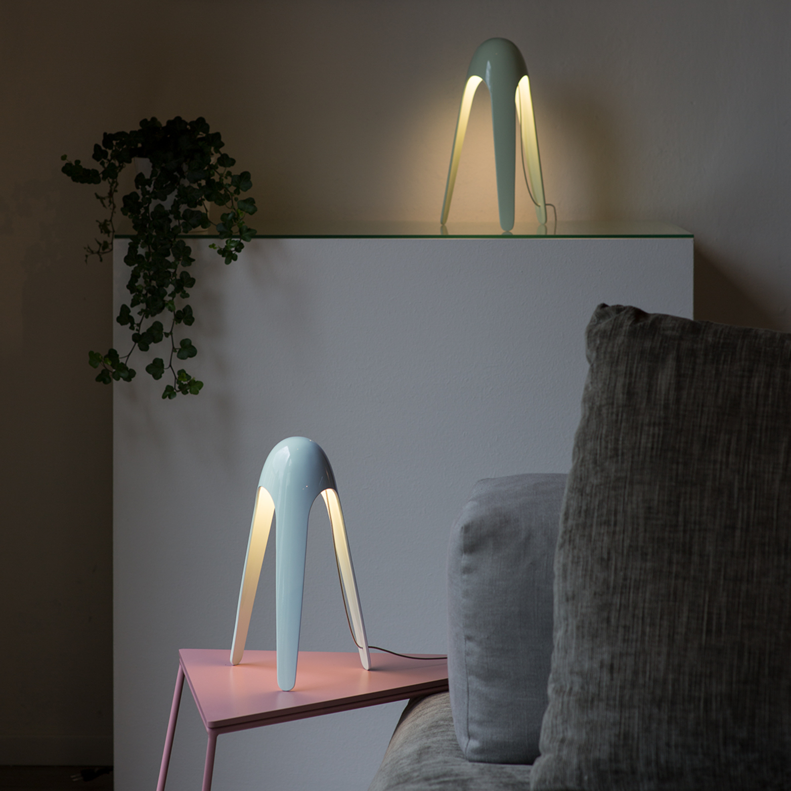 Martinelli Luce Cyborg – stolná LED lampa modrá