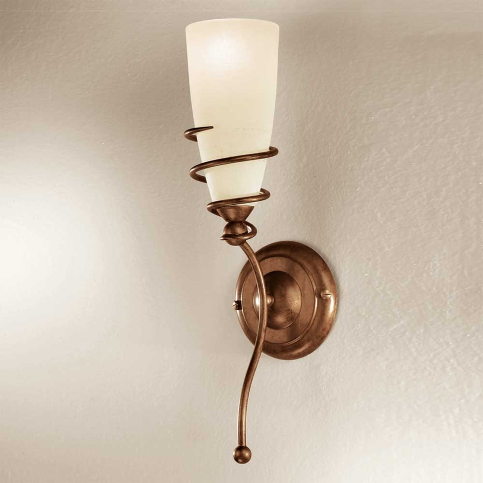 Lámpara de pared Daniele en latón antiguo Lampara.es