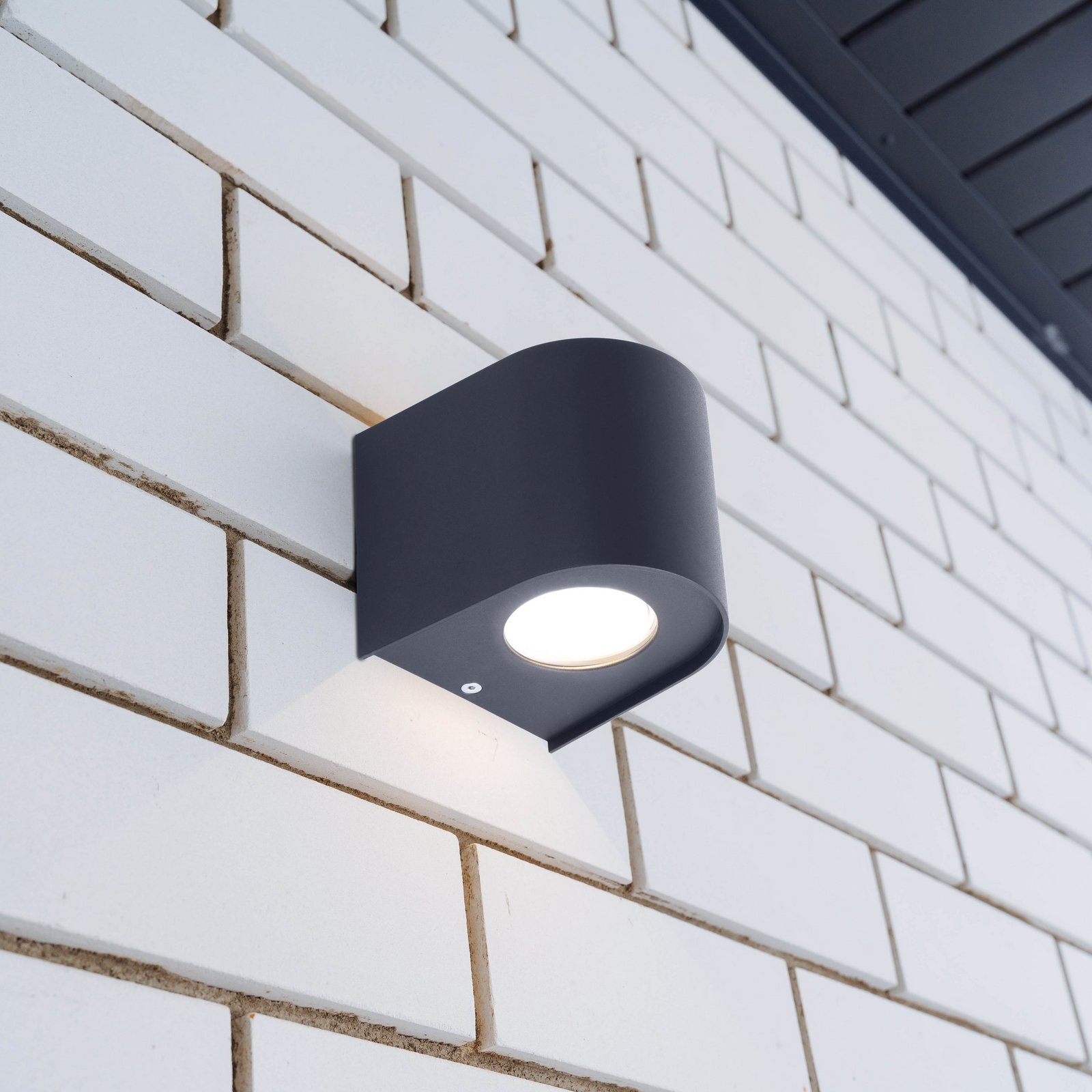 LED-Außenwandlampe ALECTO, schwarz, Höhe 10 cm, IP54 up/down