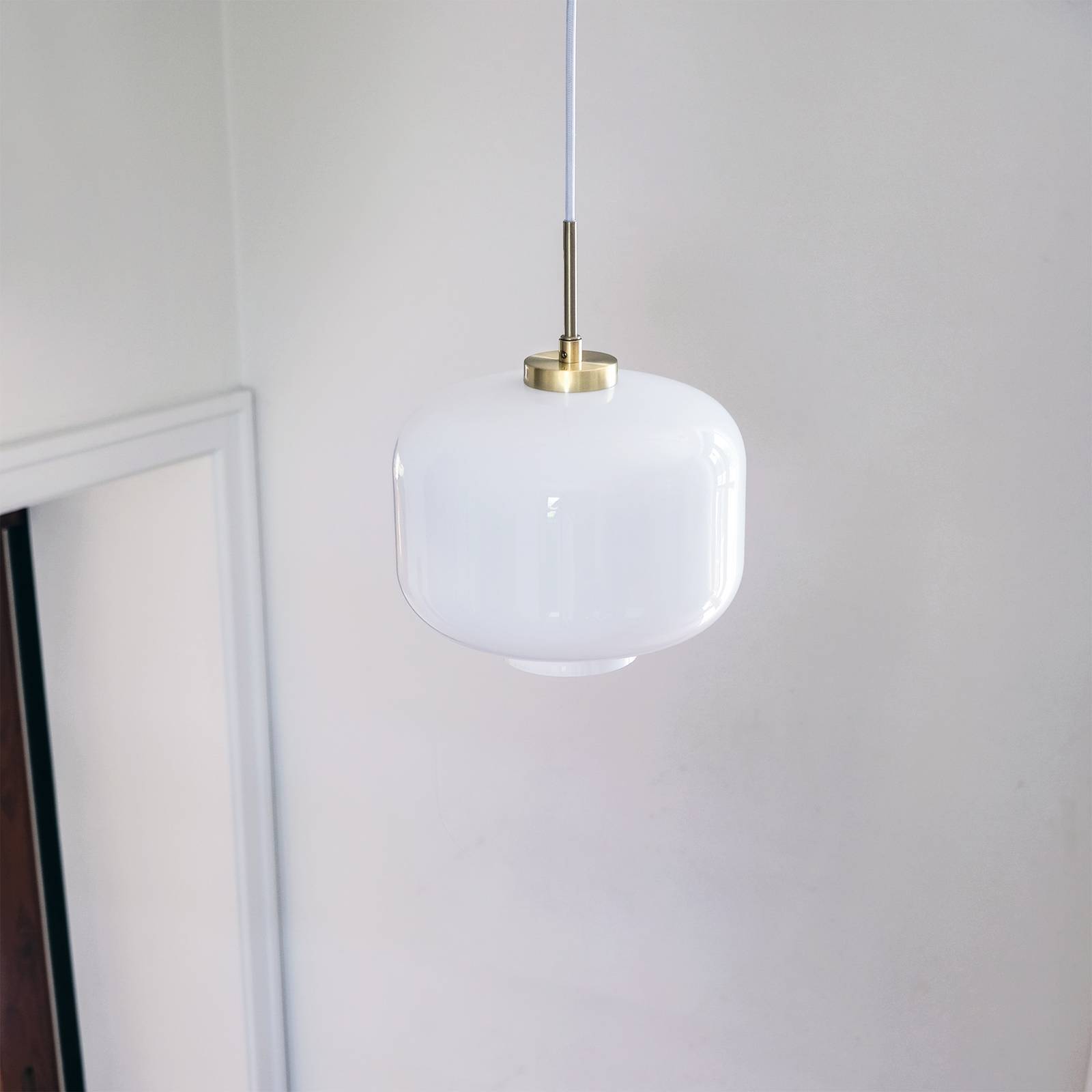 E-shop Dyberg Larsen Arp závesná lampa, zavesenie mosadz