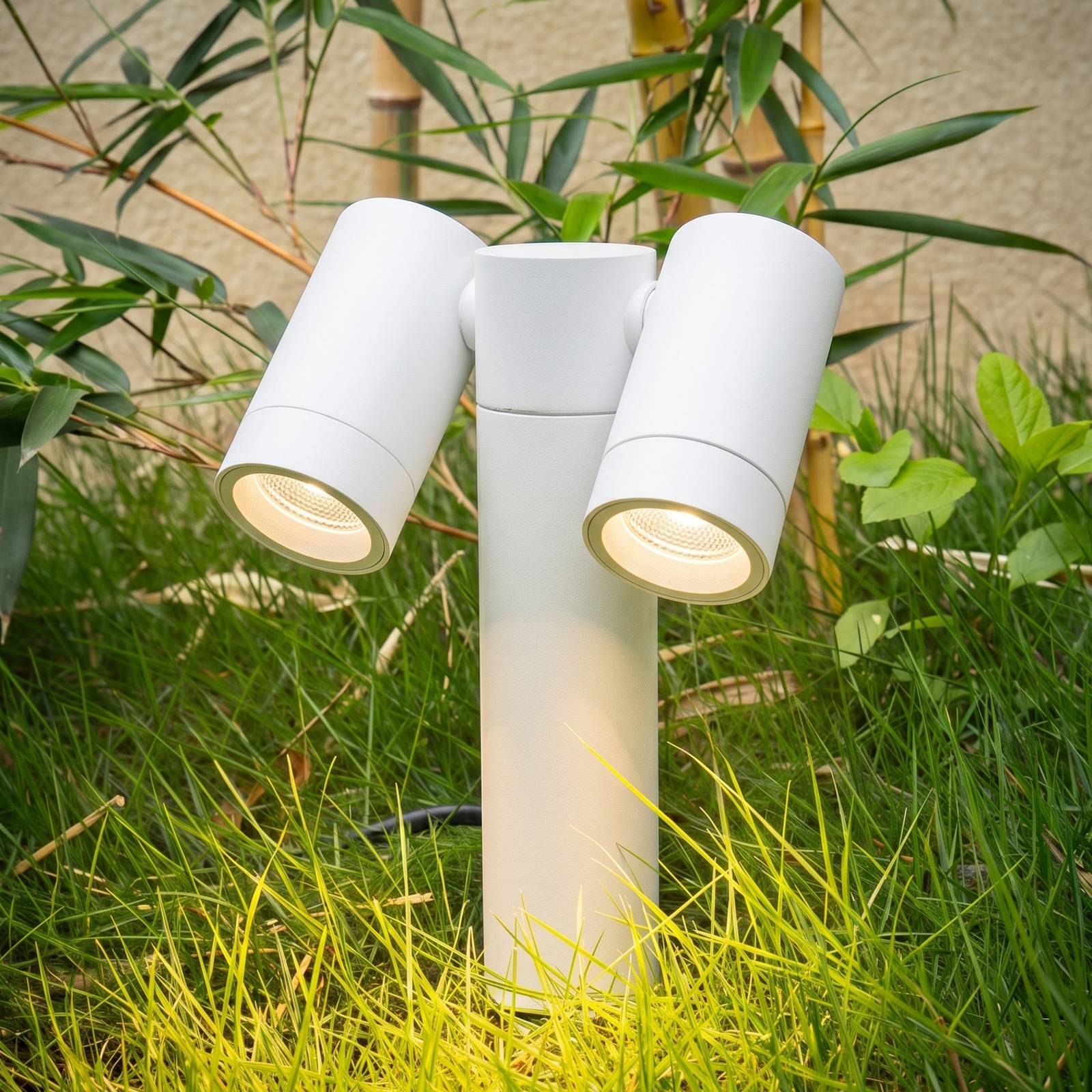 Spot sur piquet Tulimar de PRIOS, à 2 lampes, blanc, IP65