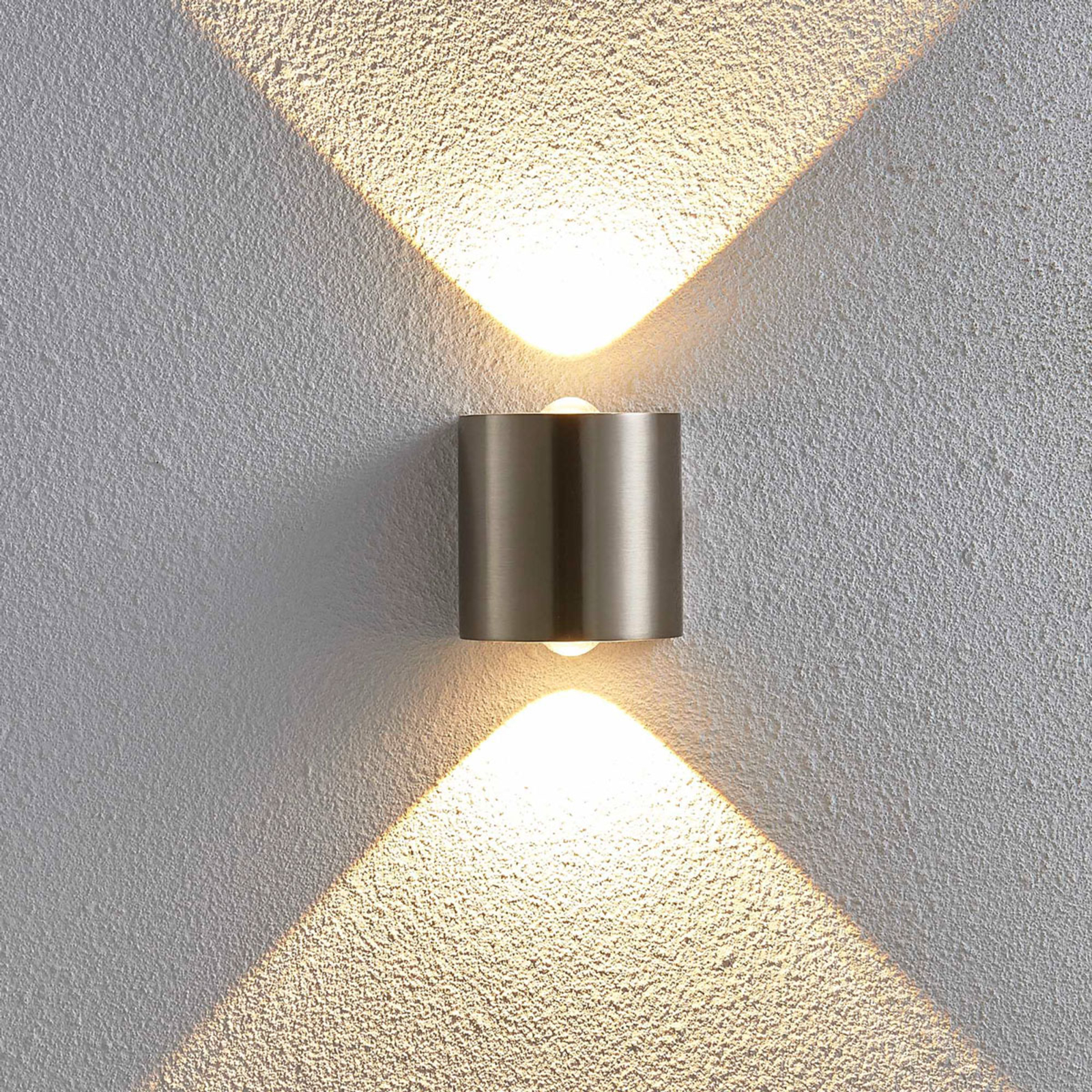 Semi-circular LED wall light Lareen, satin nickel