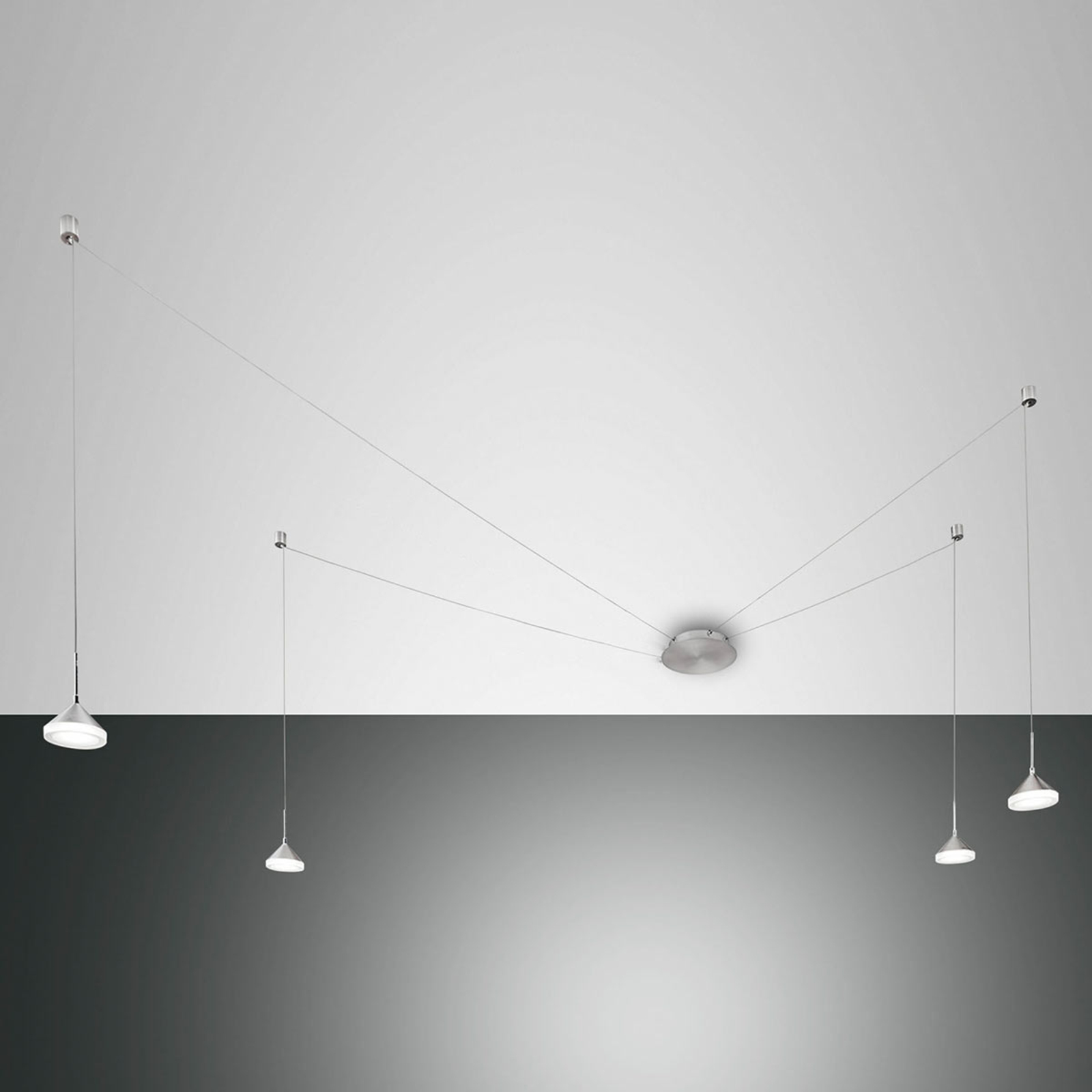LED závěsné světlo Isabella, čtyři zdroje, hliník