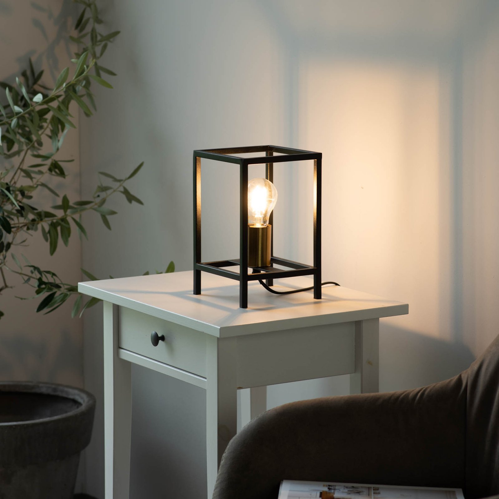 Lámpara de mesa Fabio, rectangular, dorada