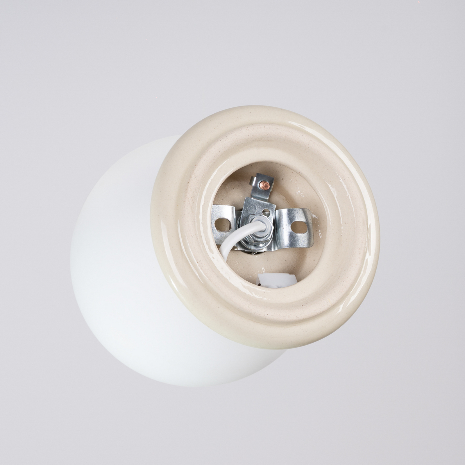 Taklampe Zori, beige/opal, Ø 16 cm, keramikk/glass, IP44 Taklampe Zori, beige/opal, Ø 16 cm, keramikk/glass, IP44