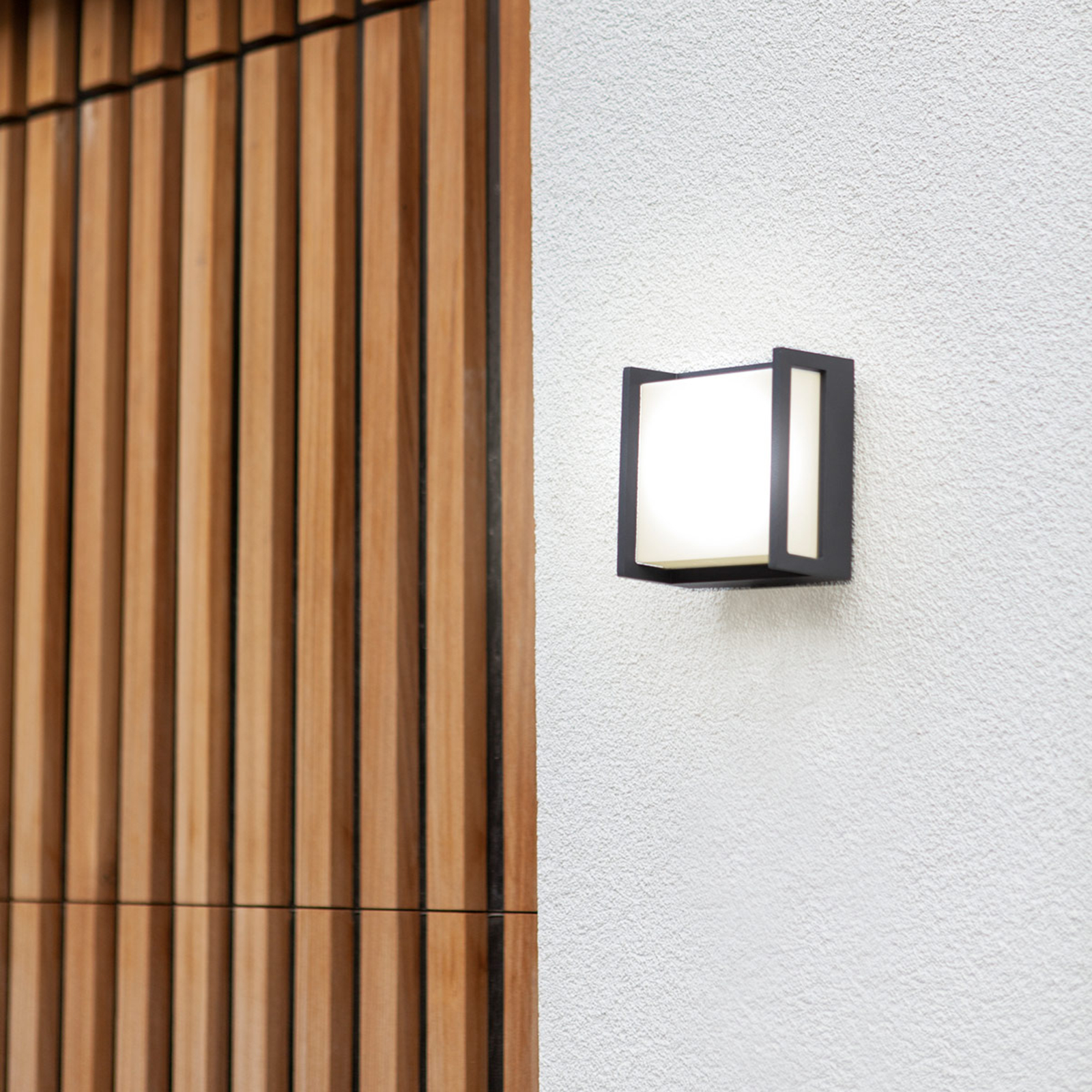 Qubo LED outdoor wall light, 14 cm x 14 cm