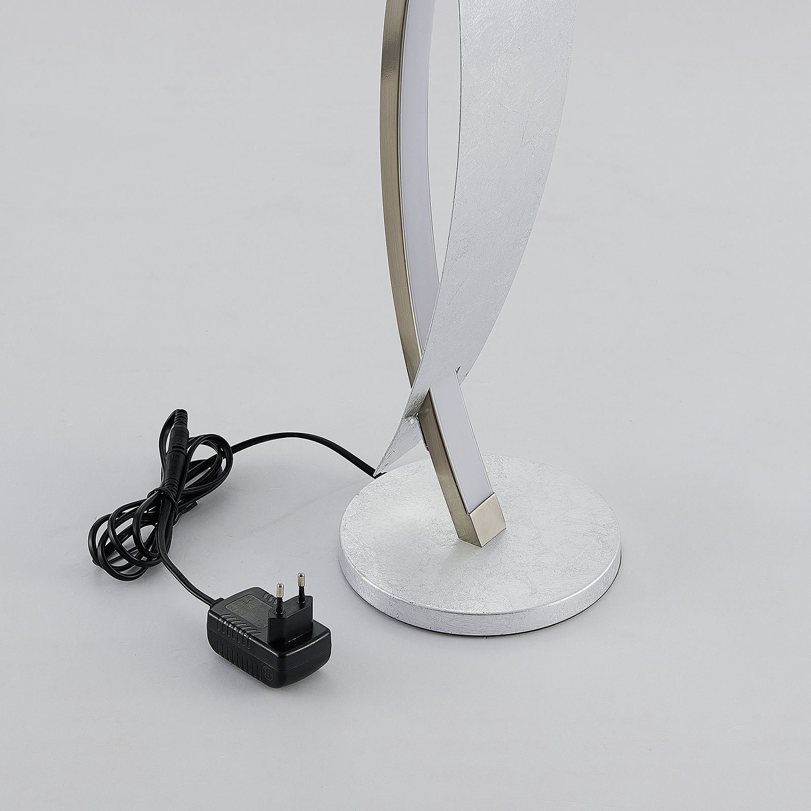LED-bordlampe Marija i fornemt sølvlook