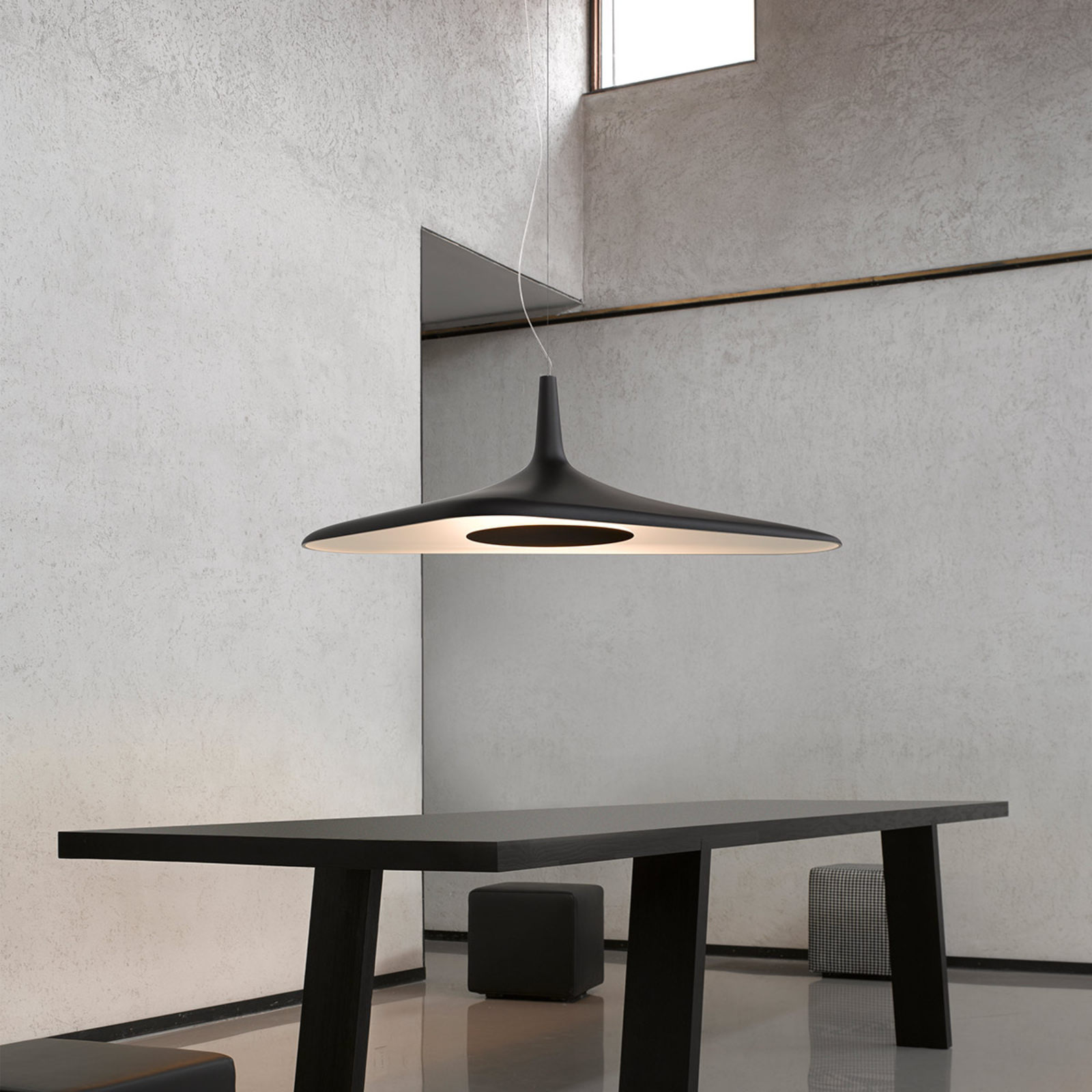 Lámpara colgante LED Soleil Noir, diseño futurista Lampara.es