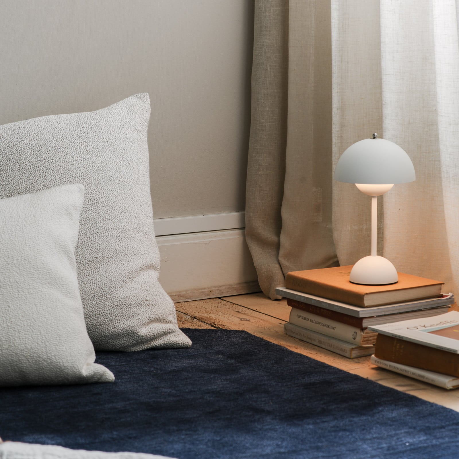 Flowerpot VP9 LED-batteridrevet bordlampe, hvid mat &Tradition - Stue - Design - Plastik - Med skærm