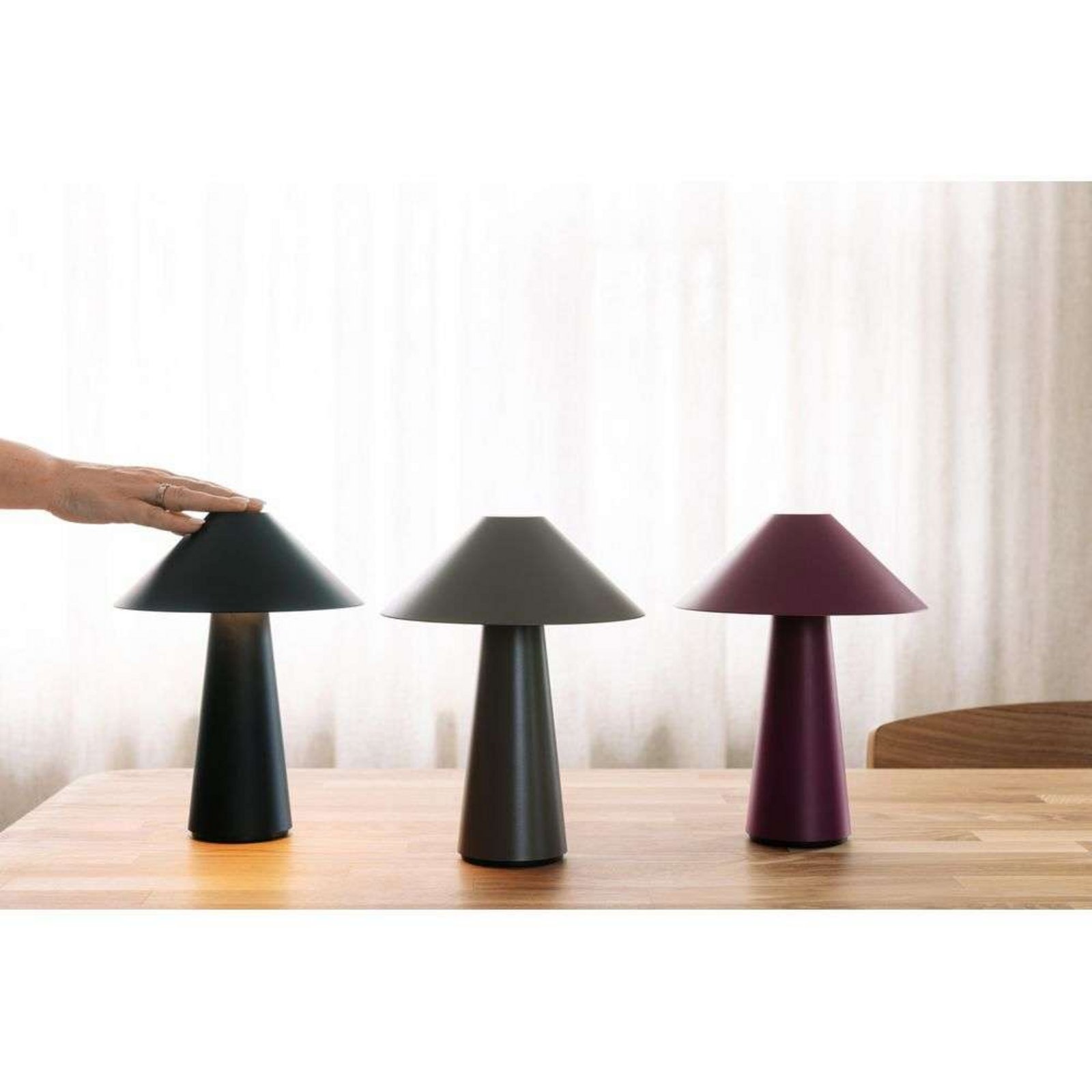 Globen Lighting Akku-Tischleuchte Cannes, schwarz 26 cm IP44 Globen Lighting Akku-Tischleuchte Cannes, schwarz 26 cm IP44