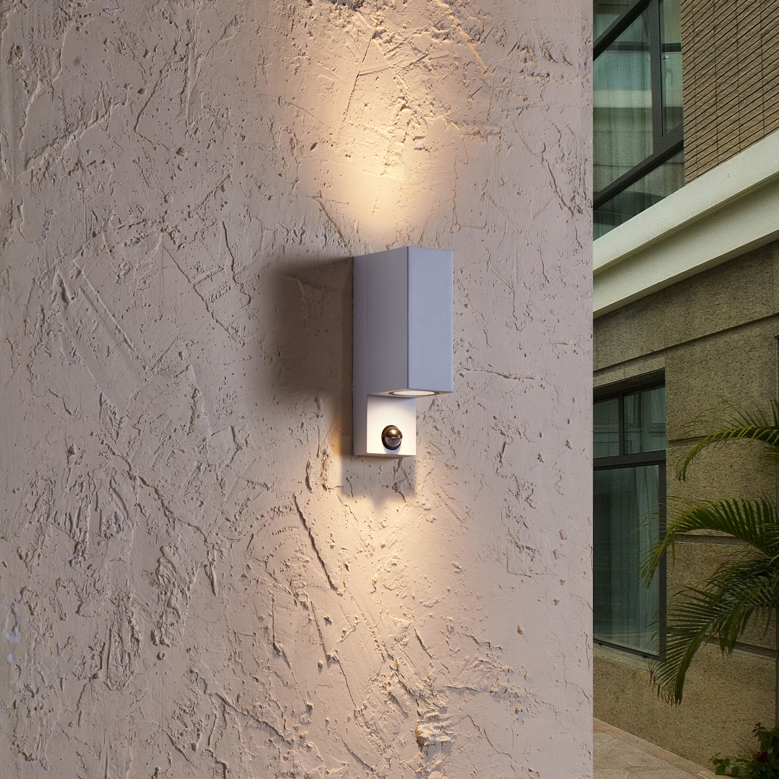 Prios outdoor wall light Tetje, white, angular, sensor
