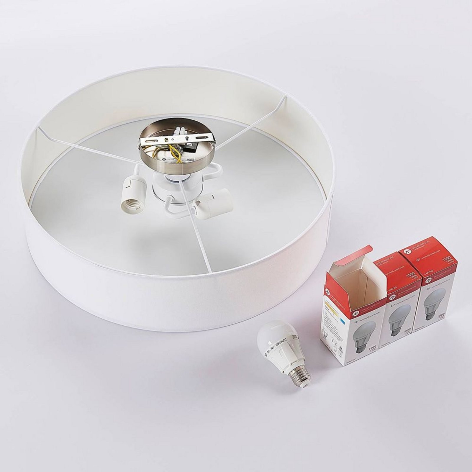 Lindby taklampa Sebatin, Ø 50 cm, vit, tyg, E27