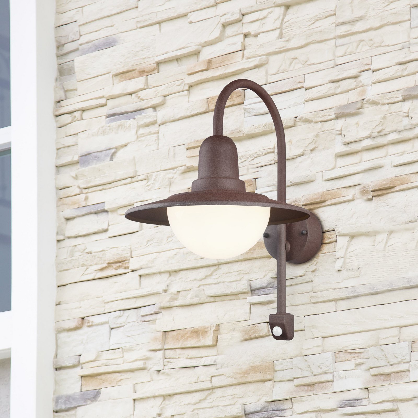 Sensor-buitenwandlamp NORMAN, roest, Ø 30 cm metaal/glas IP44 Sensor-buitenwandlamp NORMAN, roest, Ø 30 cm metaal/glas IP44