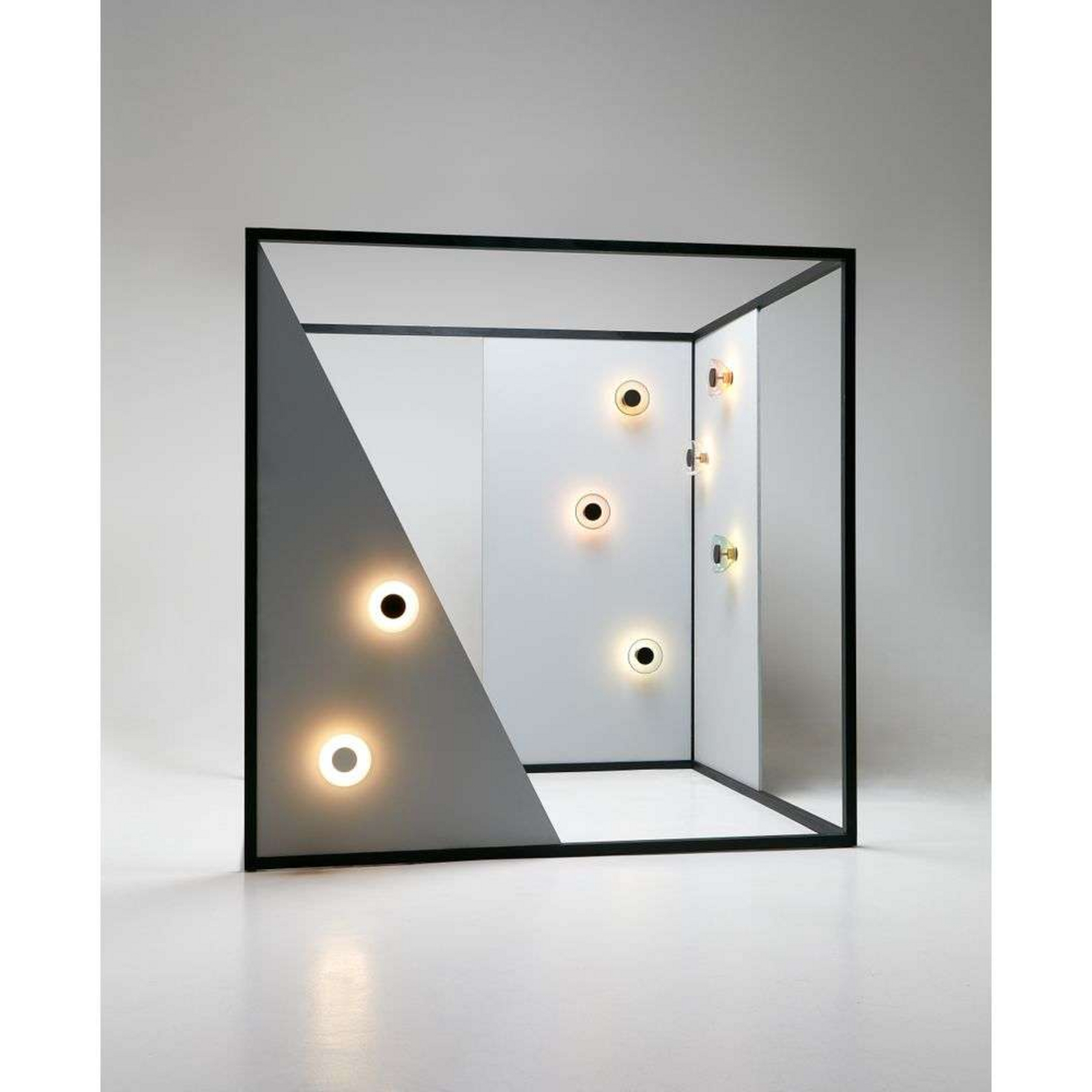 Aura Wall Lamp On/Off Translucent - Marset