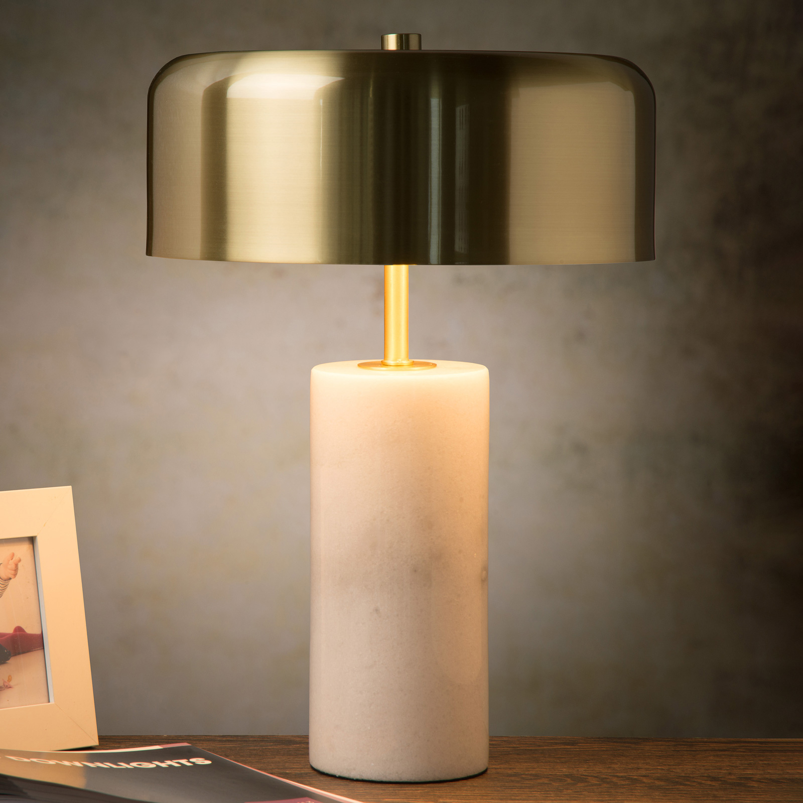 Mirasol table lamp in marble