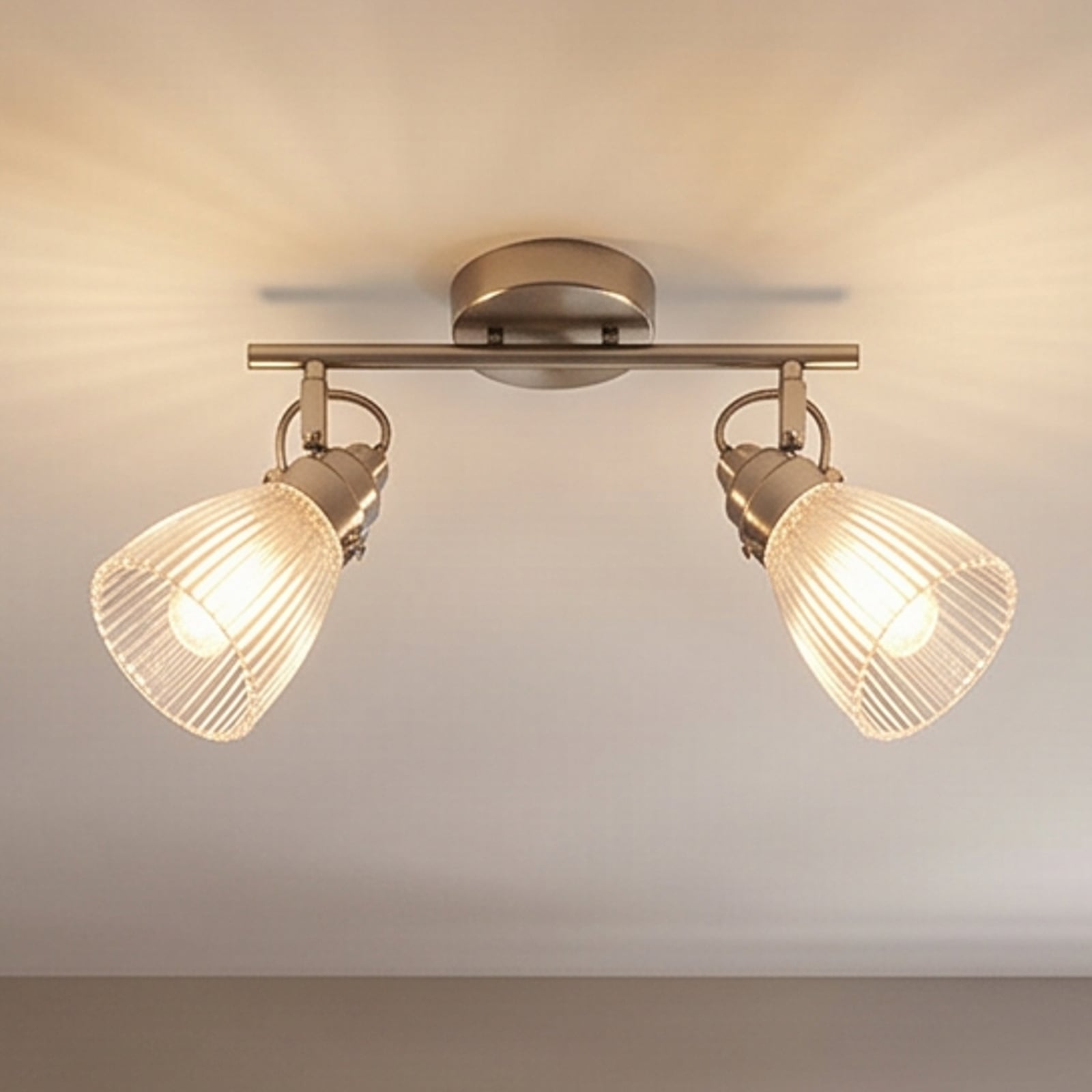 Lindby applique per il bagno Kara, 31 cm, a 2 luci, vetro, IP44, G9