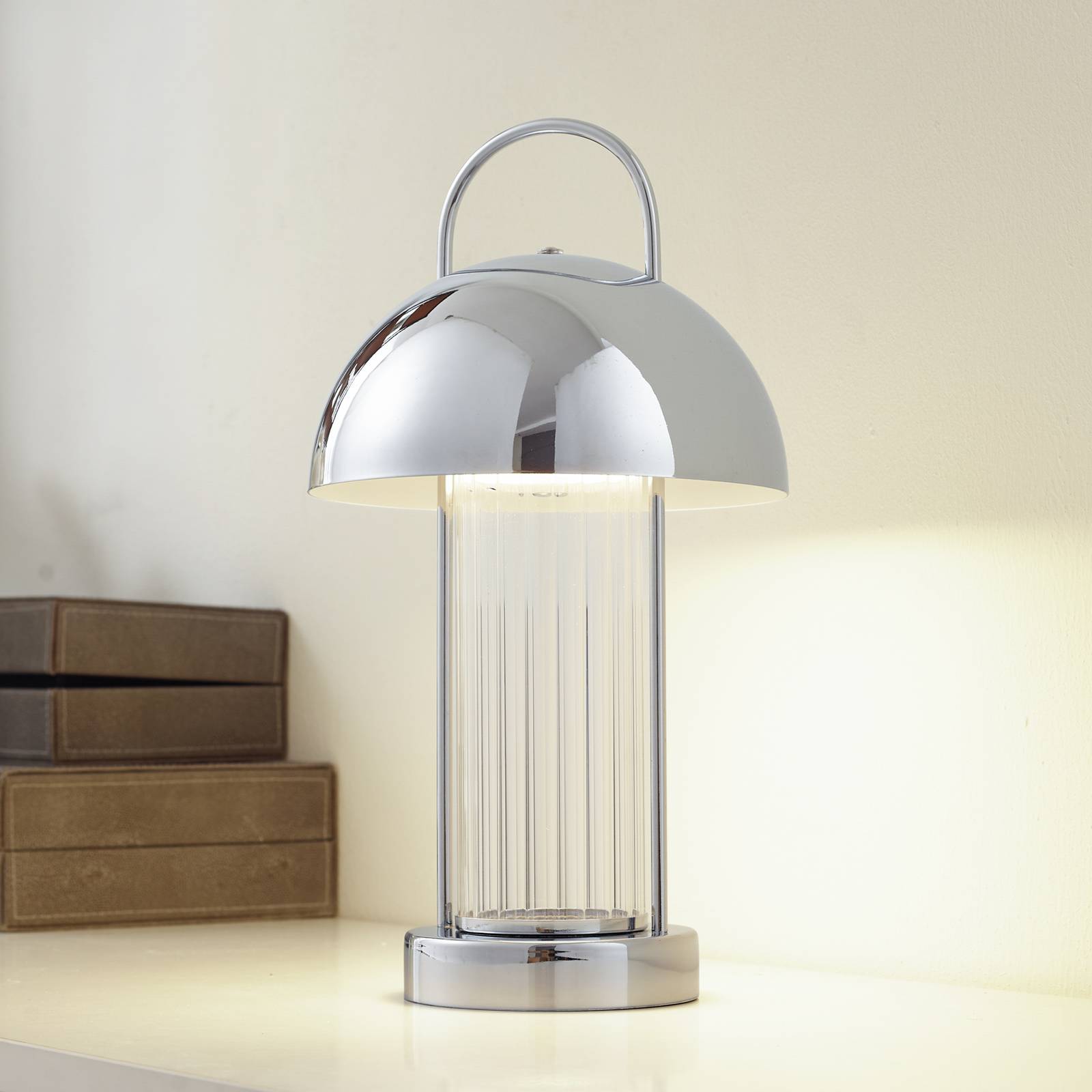 Lindby lampa stołowa LED Mareli, chrom, metal, Ø 18 cm