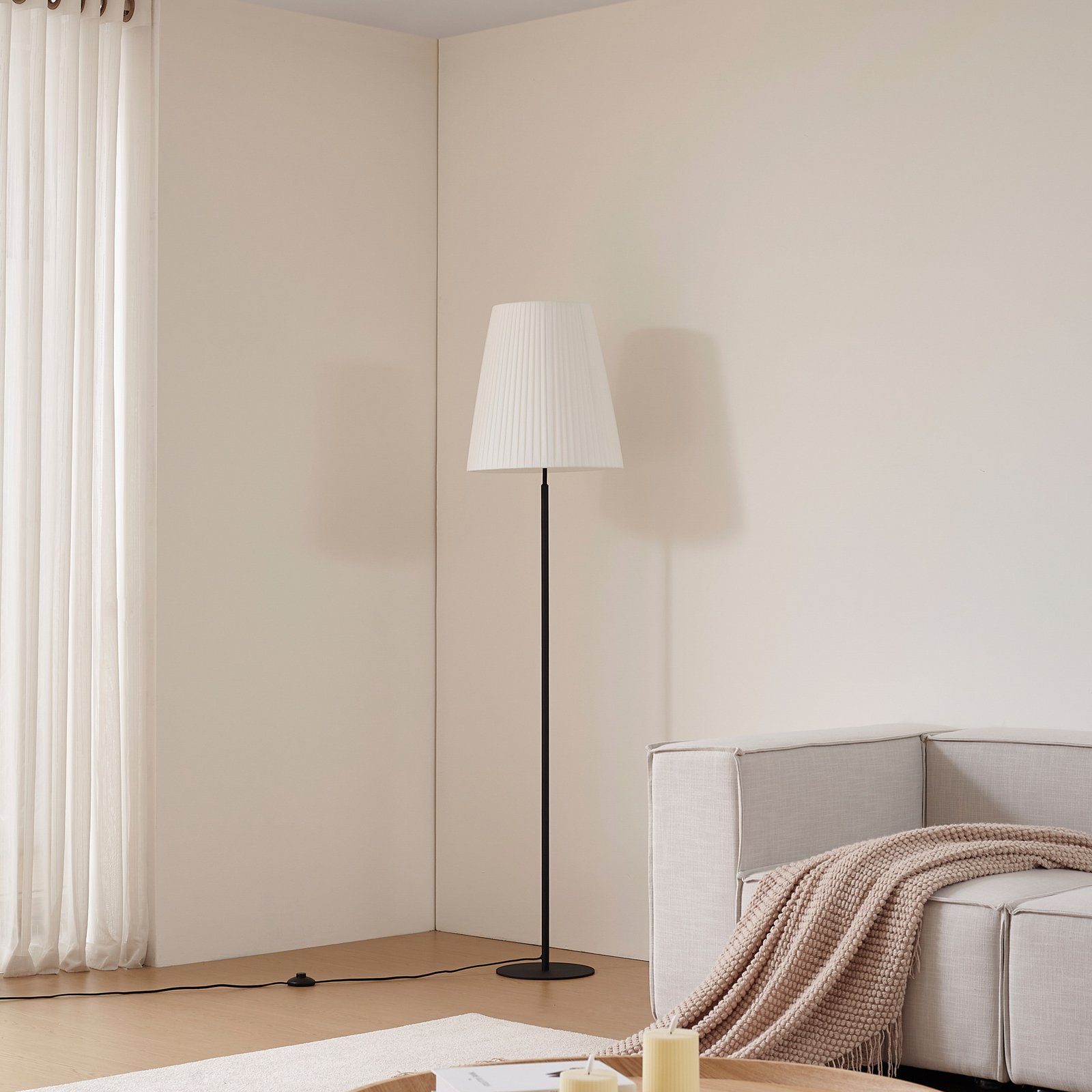 Lindby Virelle floor lamp, black/white, textile, height 170 cm
