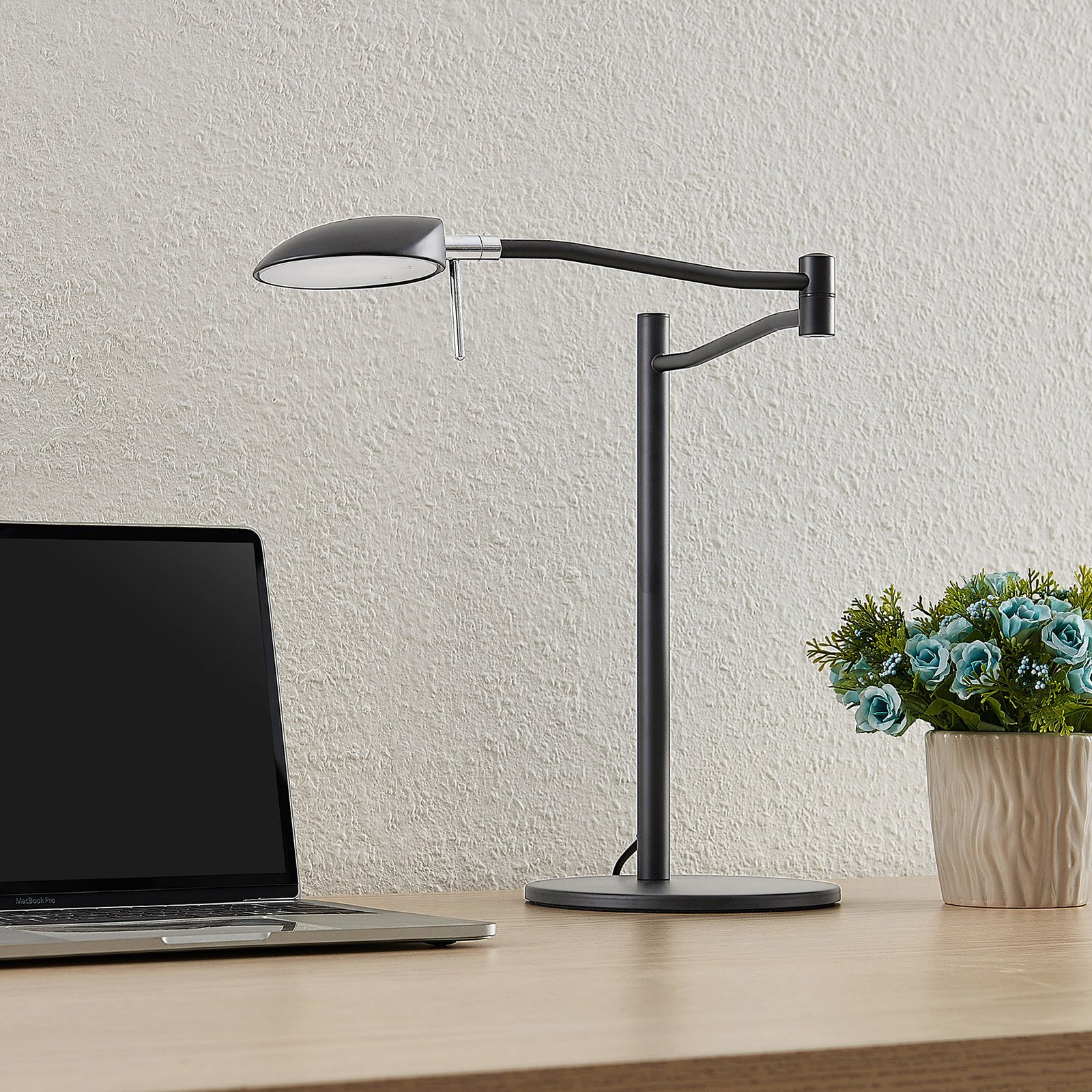 Lucande Dessania LED desk lamp, flexible