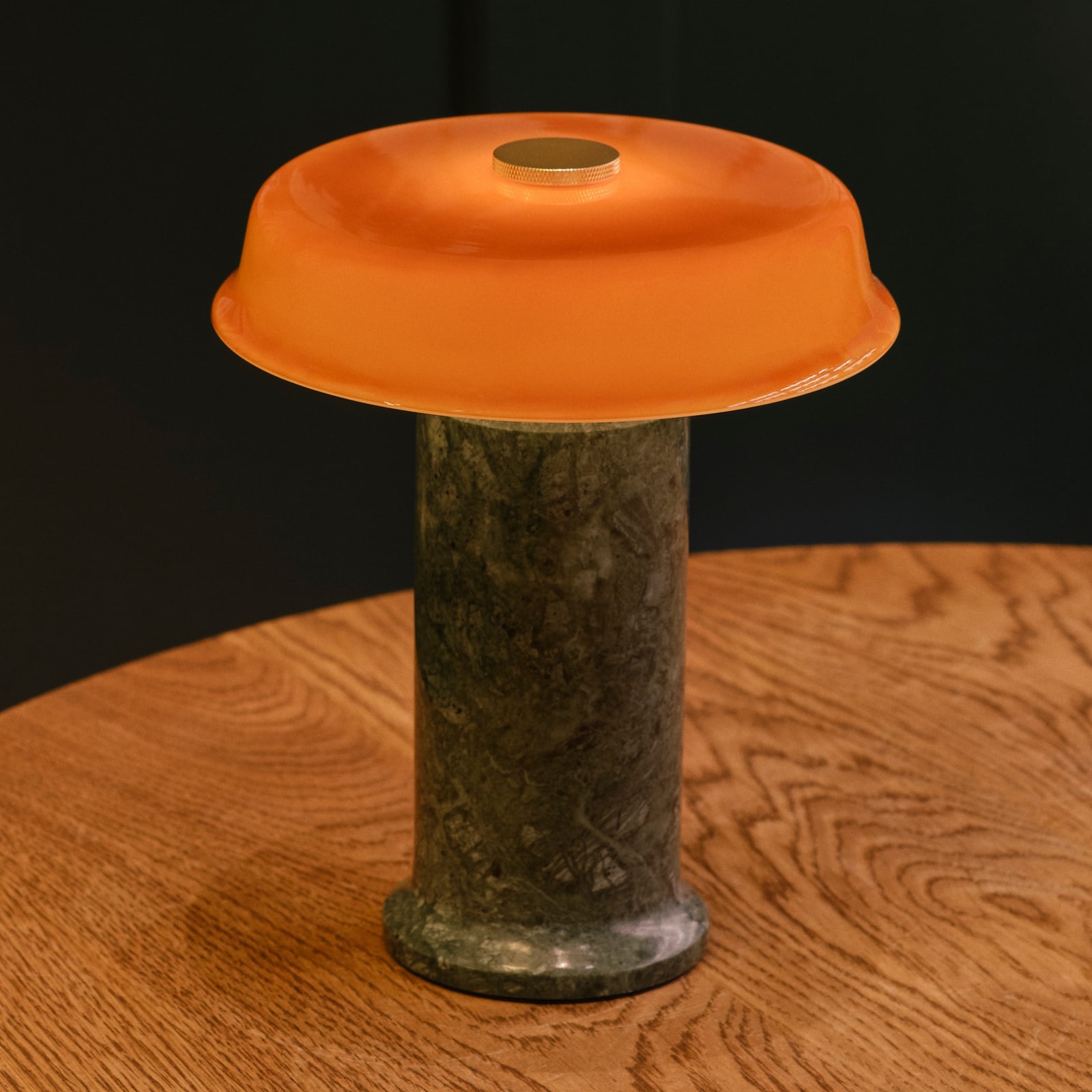 Candeeiro de mesa LED recarregável Trip No. 2, mármore, vidro - DESIGN BY US