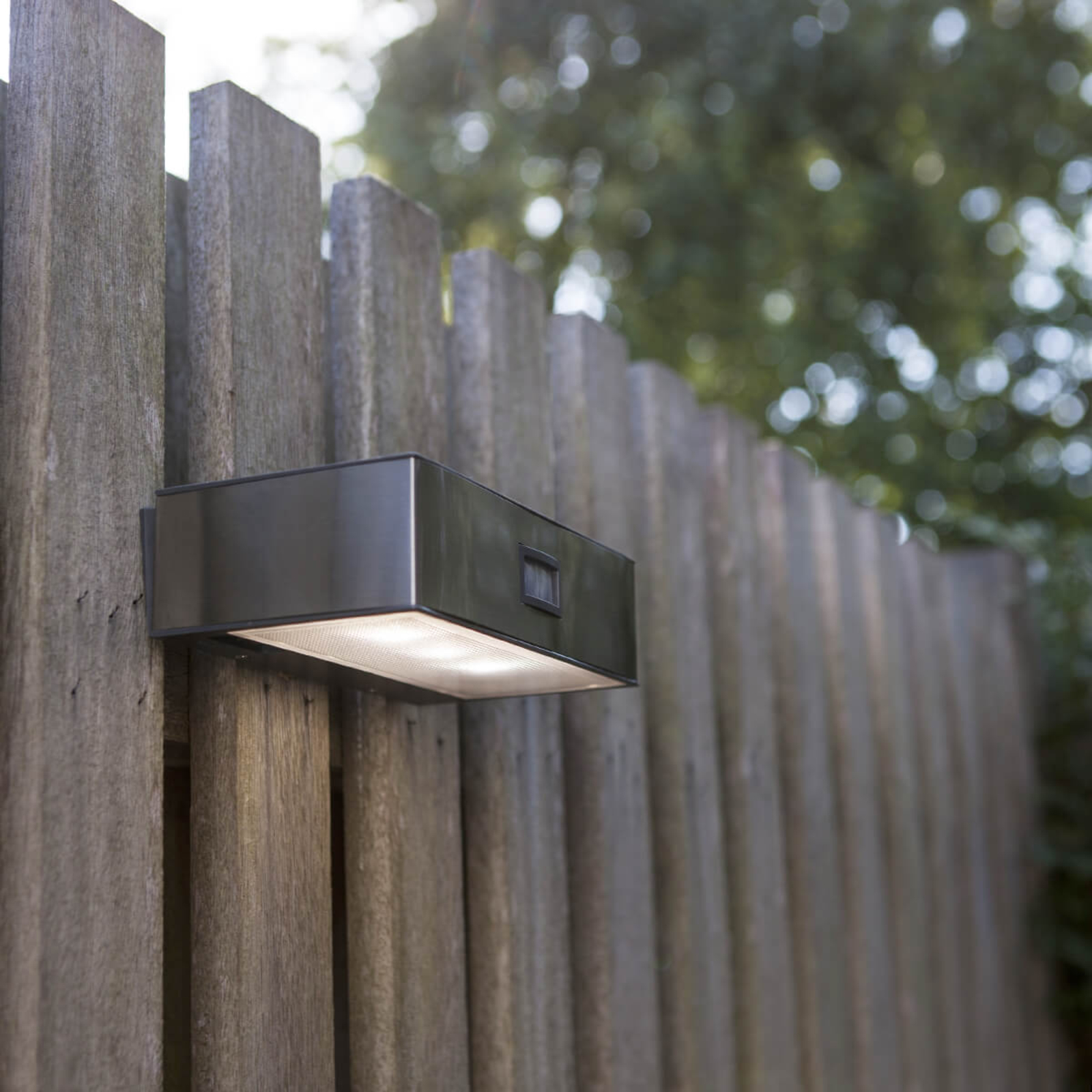 Solcelledrevet LED-sensor udendørsvæglampe Brick
