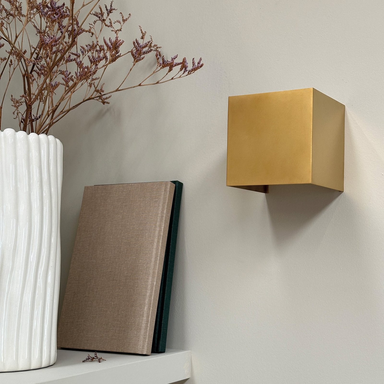 Venus Wall Lamp 10x10 Brass - DybergLarsen