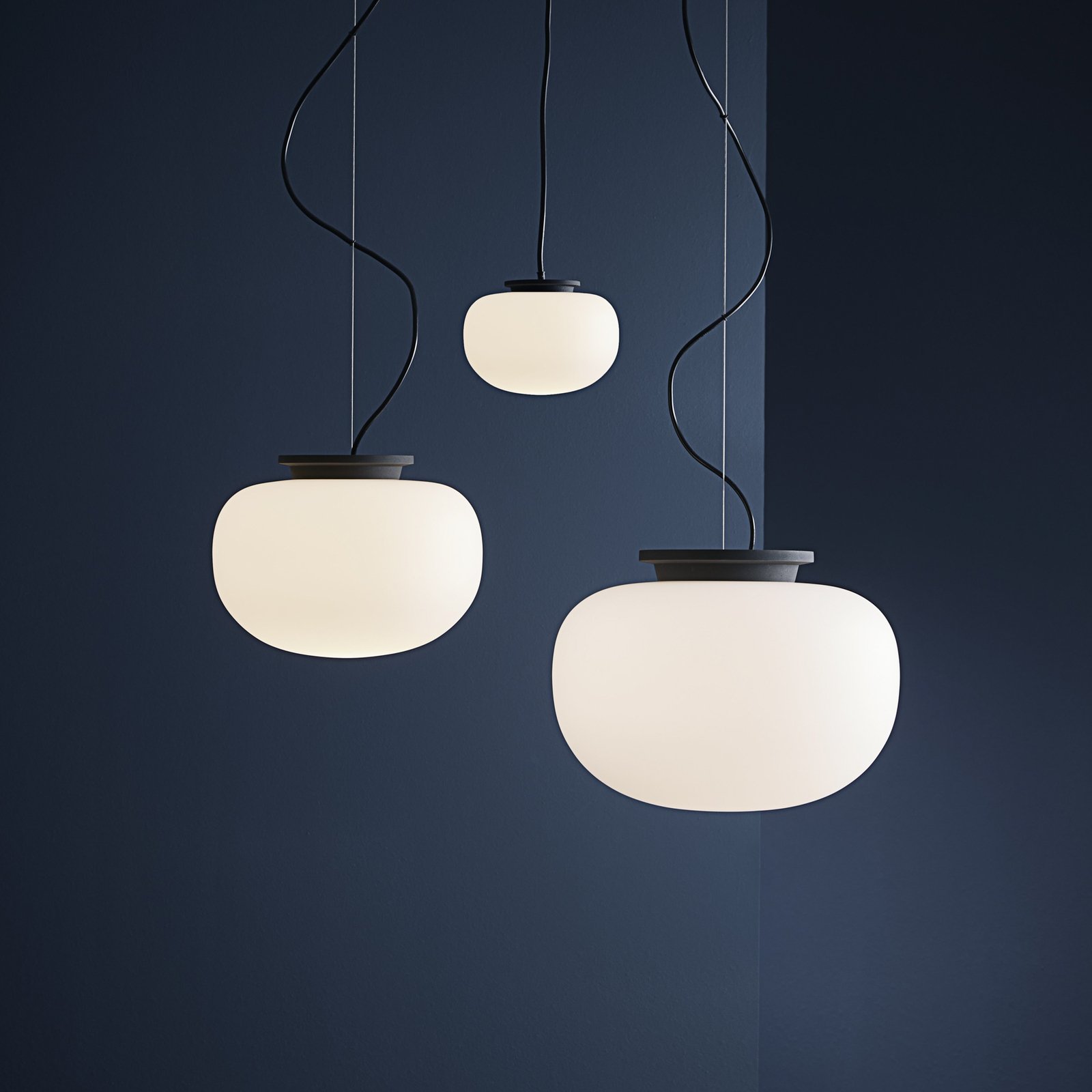 Supernate Pendant Ø13,3 Opal White/Black - Frandsen