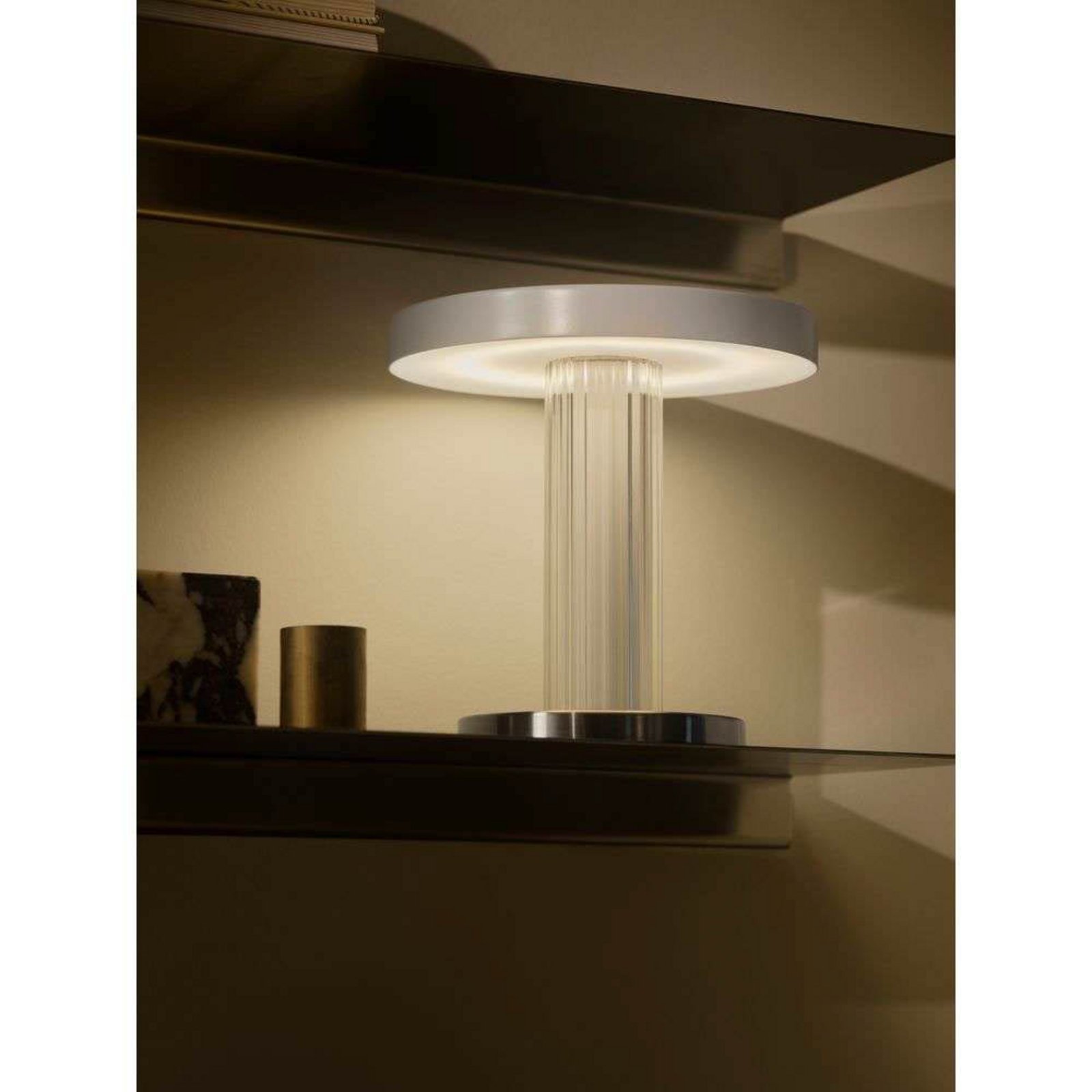 LED-batteridrevet bordlampe Trezzi, hvid, højde 22 cm, metal/glas