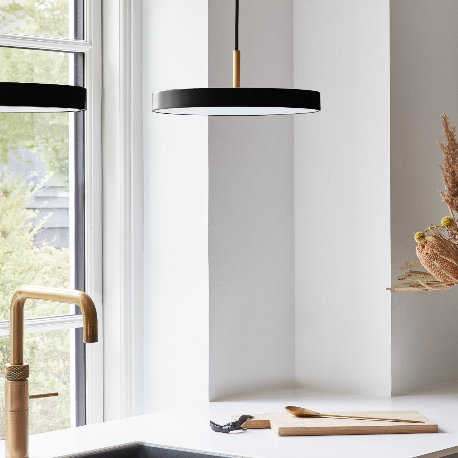 UMAGE Asteria mini lampă suspendată alamă negru - Camera de zi / sufragerie - design - Metal