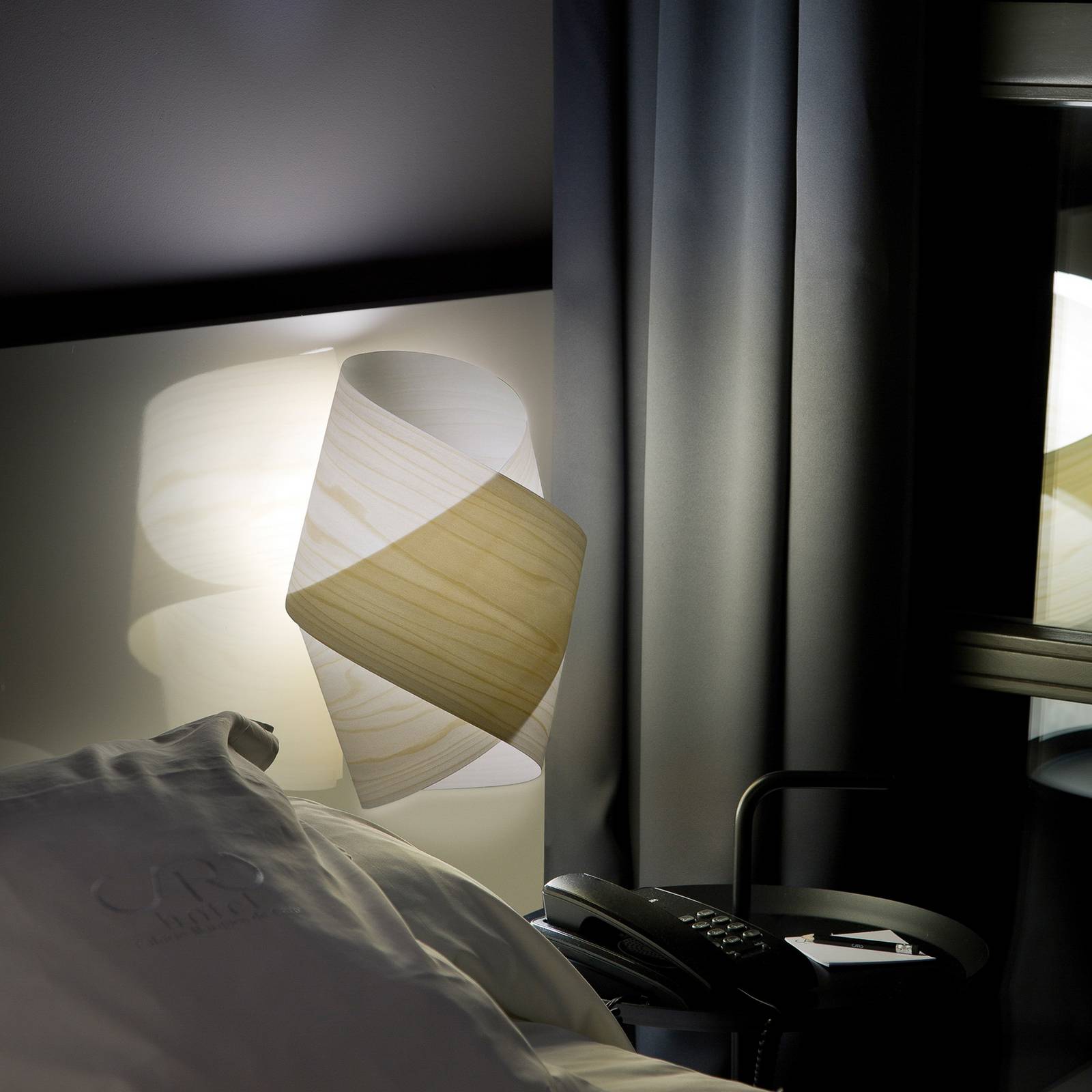 LZF Wandlampe Orbit, elfenbeinfarben, Breite 19 cm, Holz günstig online kaufen