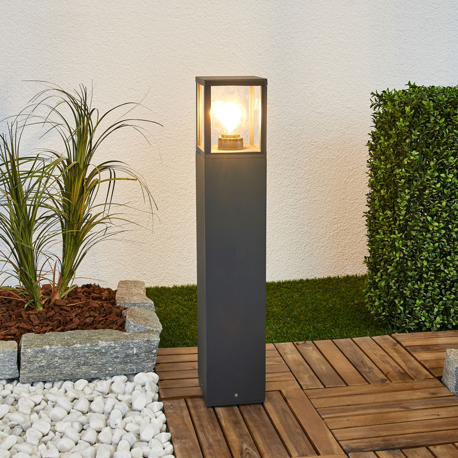 Lucande Klemens path light, graphite grey, 65 cm high, die-cast aluminium, glass, E27, 15 W, energy efficiency: A++, L: 12 cm, W: 12 cm, H: 65 cm