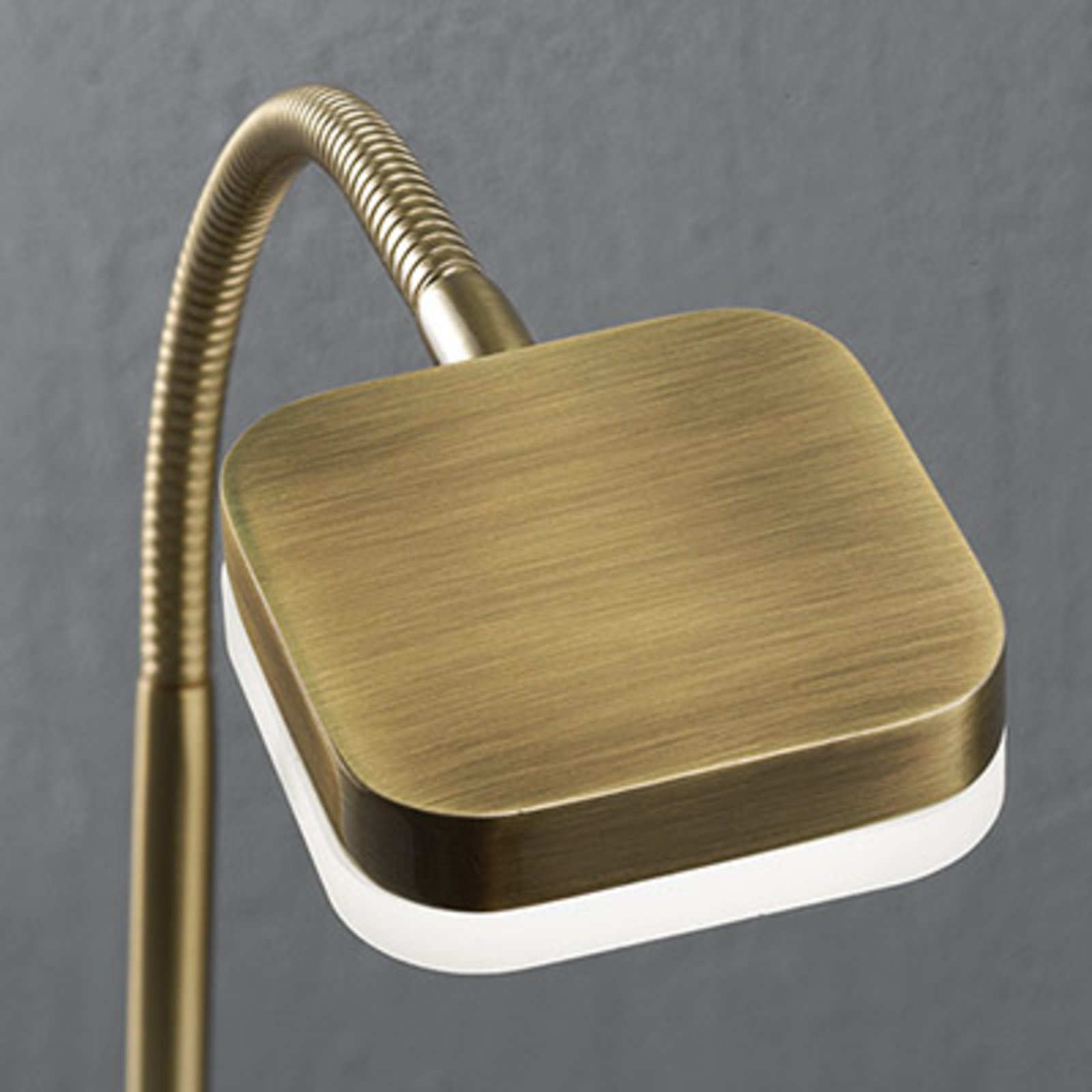 Flexibel LED-bordslampa Tobias, antikmässing