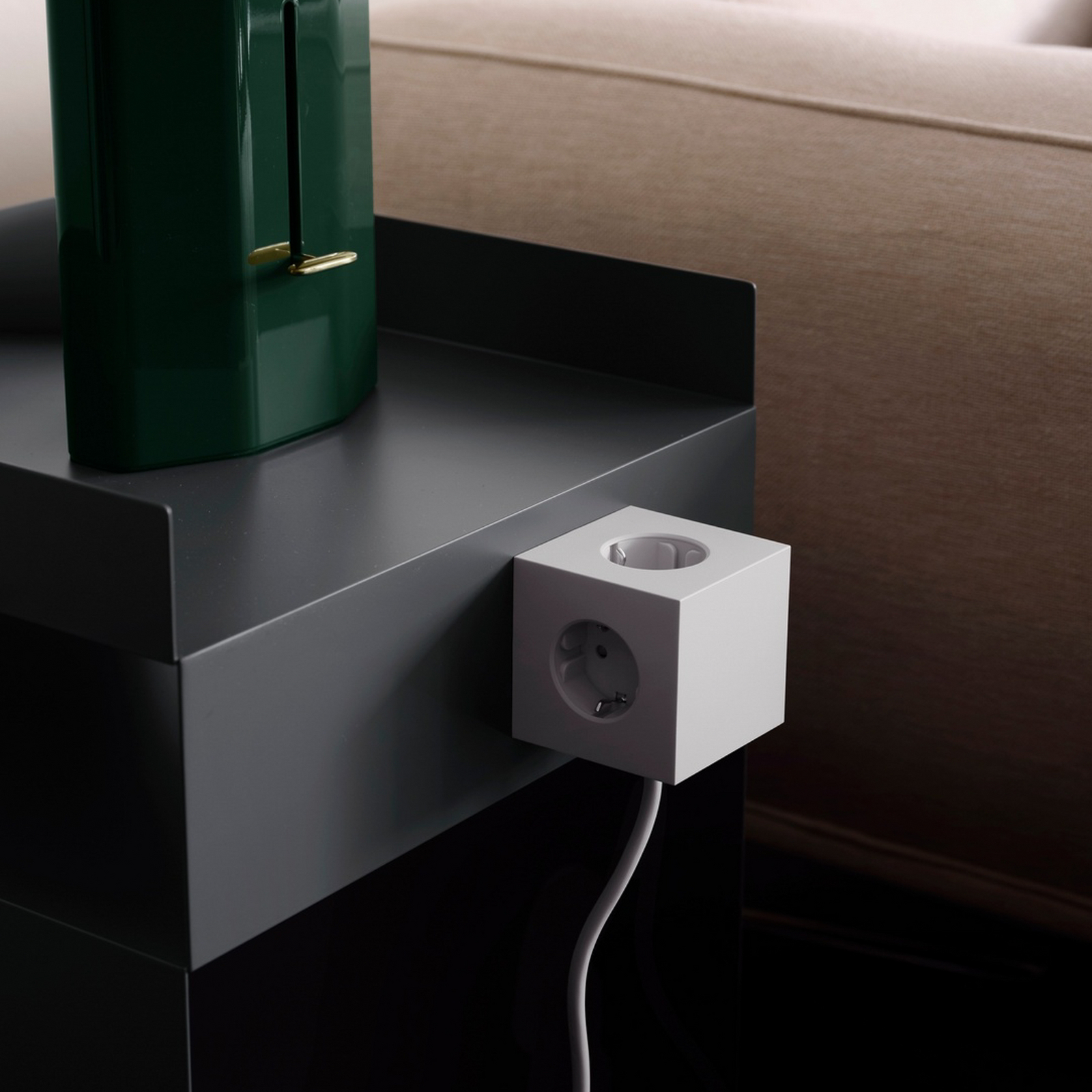 SQUARE 1 stikkontakt, grå, 3x Schuko, 2x USB, 3 m kabel – AVOLT SQUARE 1 stikkontakt, grå, 3x Schuko, 2x USB, 3 m kabel – AVOLT