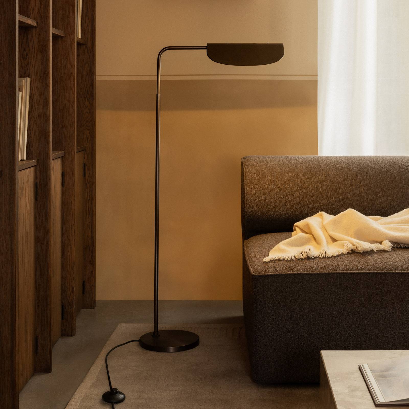 Stojacia lampa Audo Wing, bronzová, výška 113 cm, s nastaviteľnou výškou