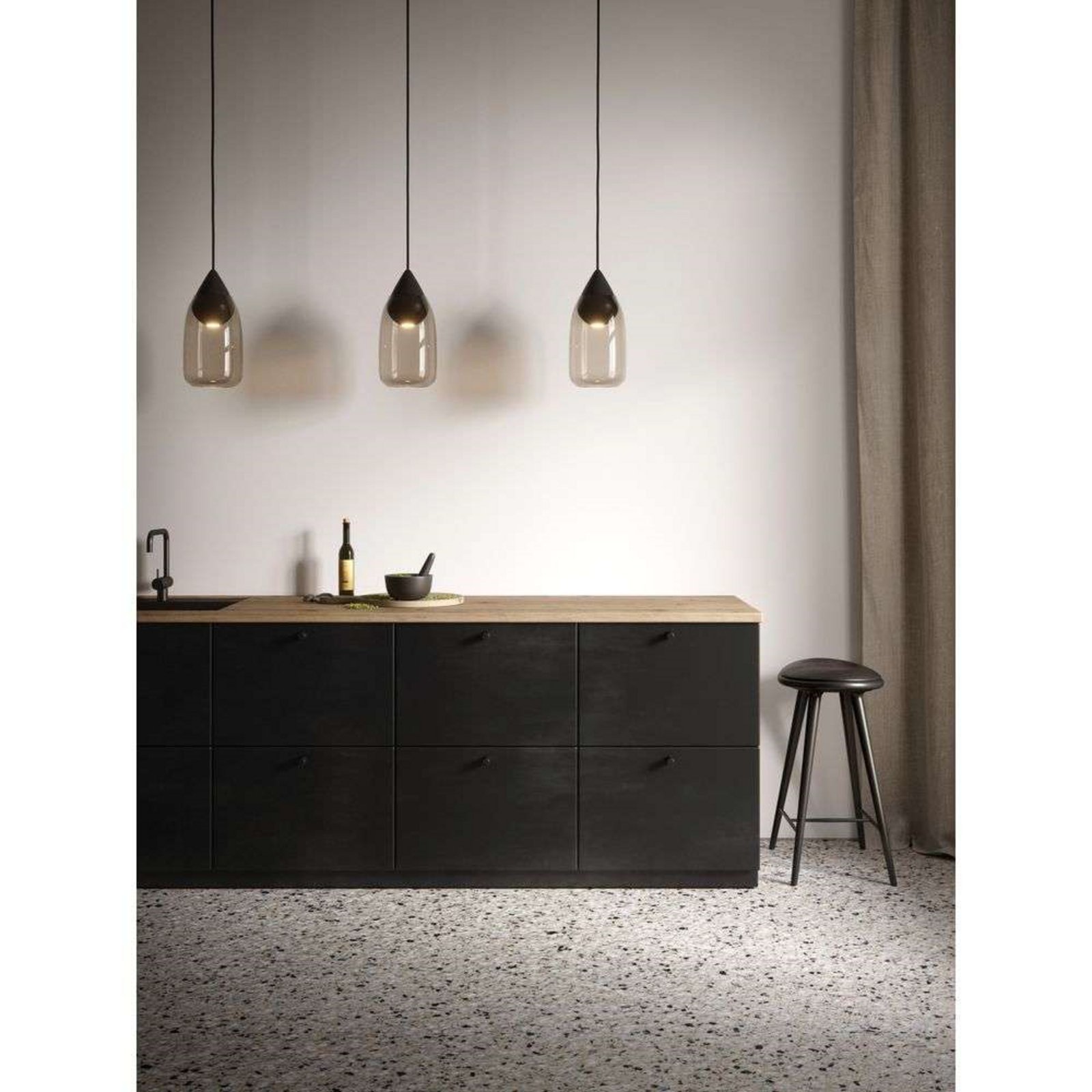 Liuku Pendant Drop Black/Transparent - Mater